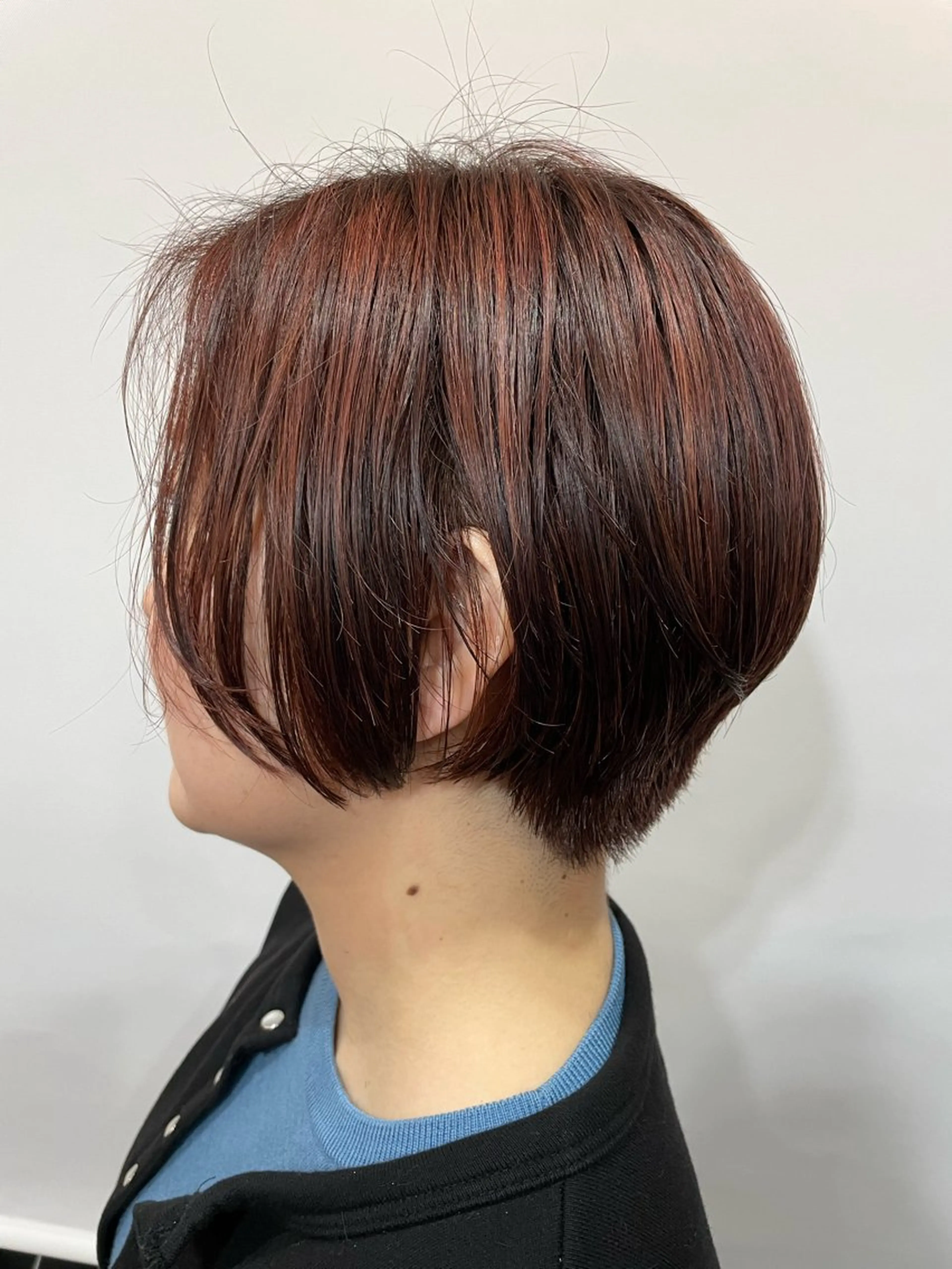 ショート カラー 安藤 真衣香のヘアスタイル