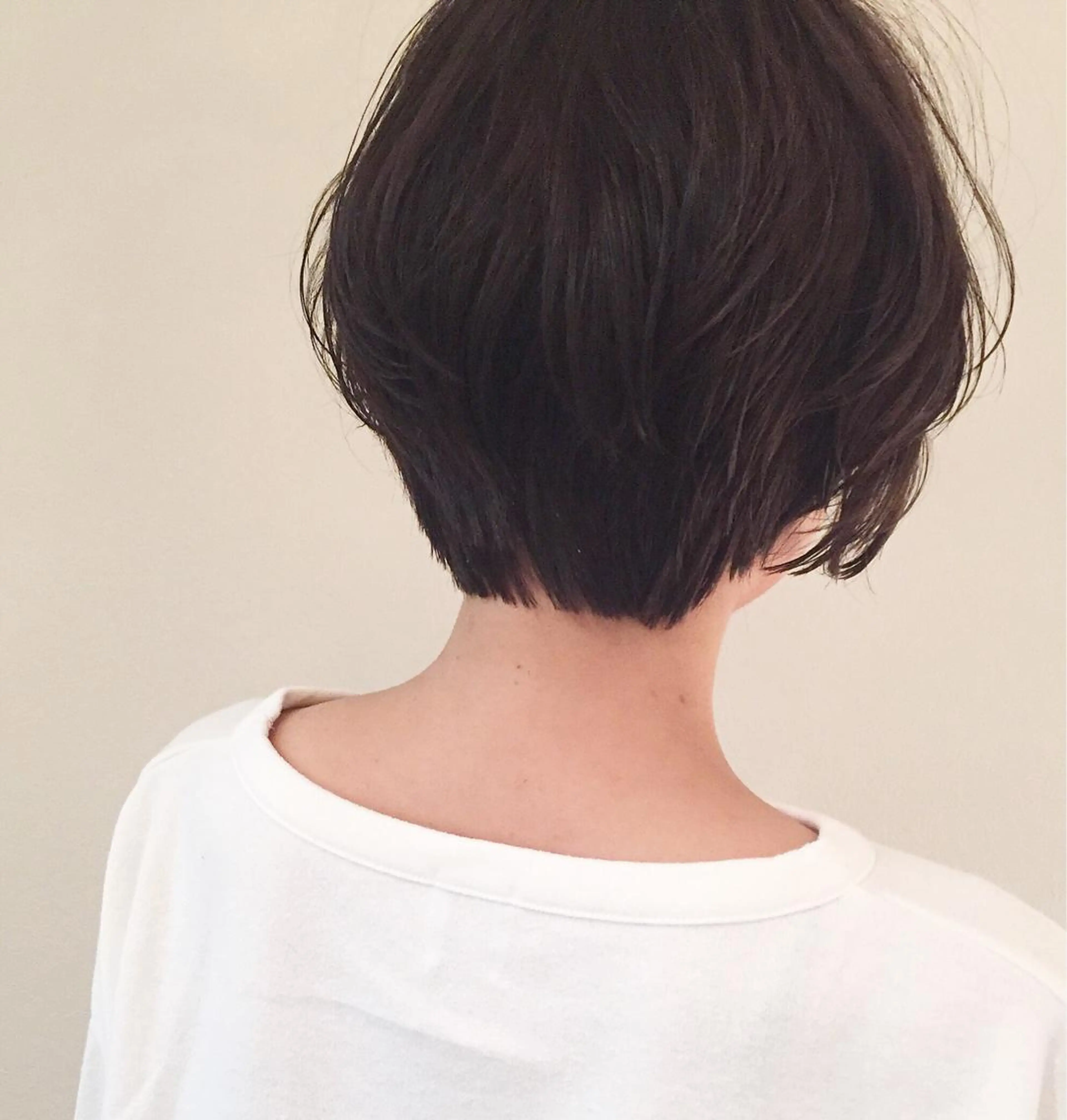 ショート 切りっぱなしボブ ボブ 市川 千夏のヘアスタイル