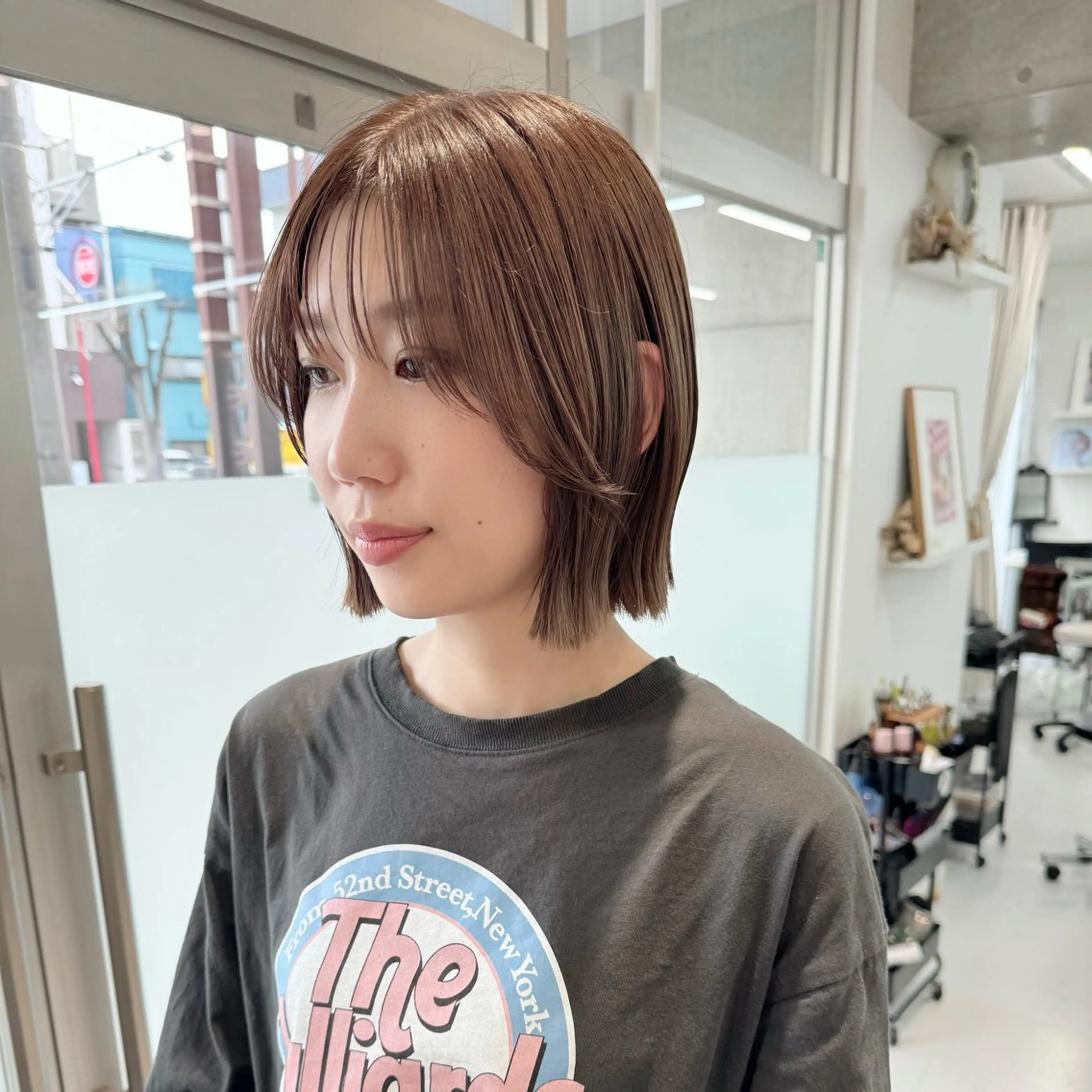 ミディアム 切りっぱなしボブ ボブ カット ヘアカラー トリートメント 会田有紀 /切りっぱなしボブのヘアスタイル