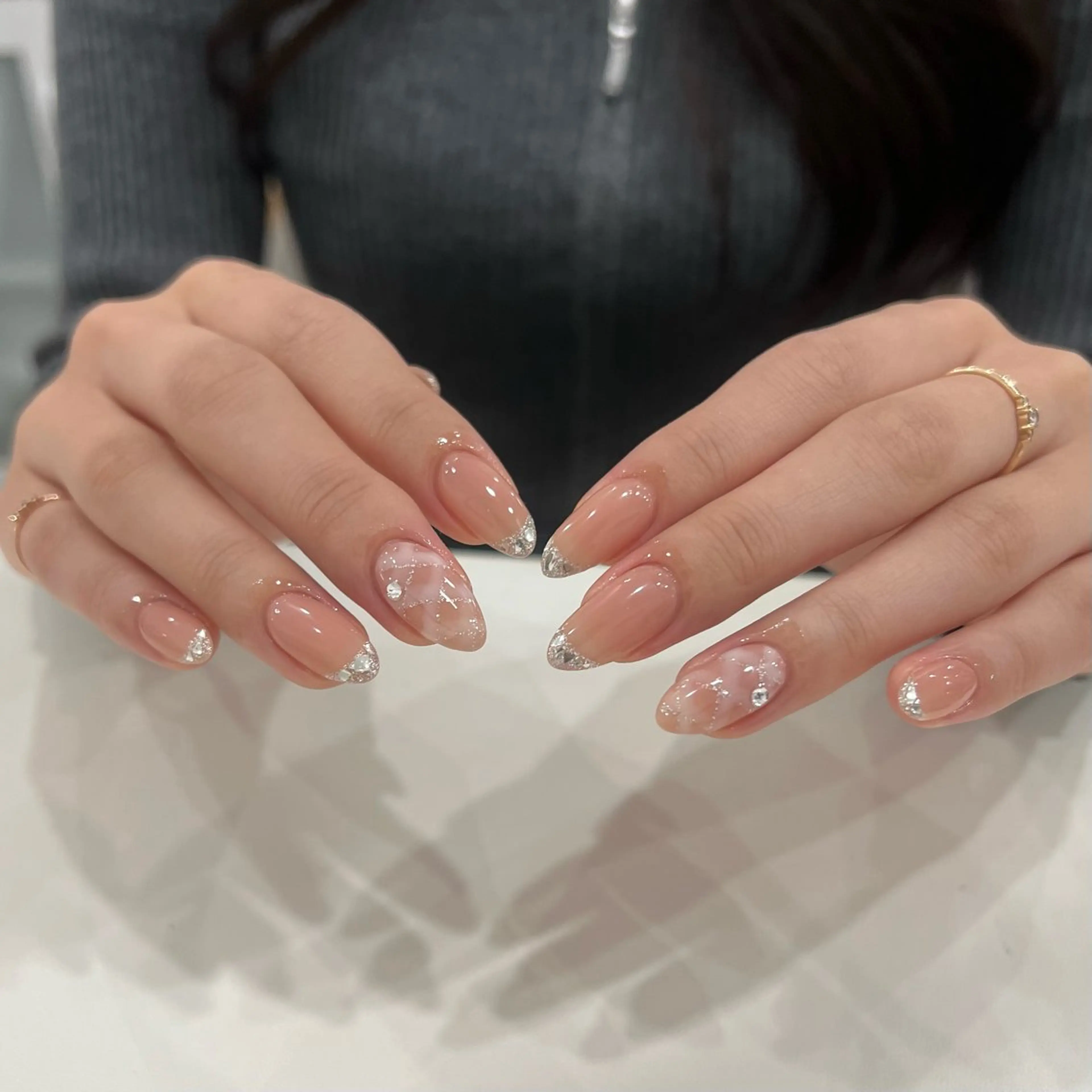 ネイル SHIORI🐈‍⬛ 韓国⌇ワンホンネイルのネイルデザイン