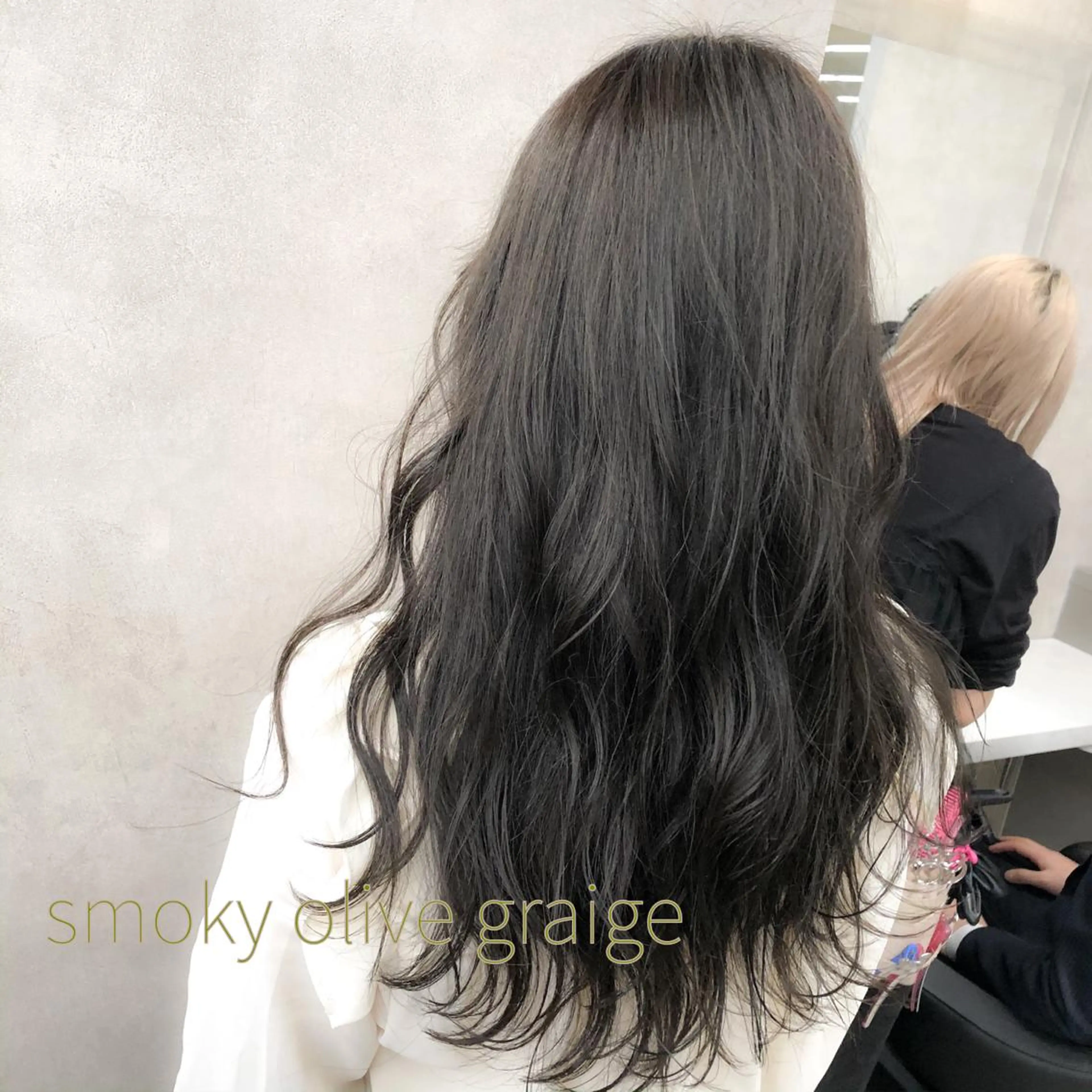 ロング ハイトーン×レイヤー カットTAKUMIのヘアスタイル