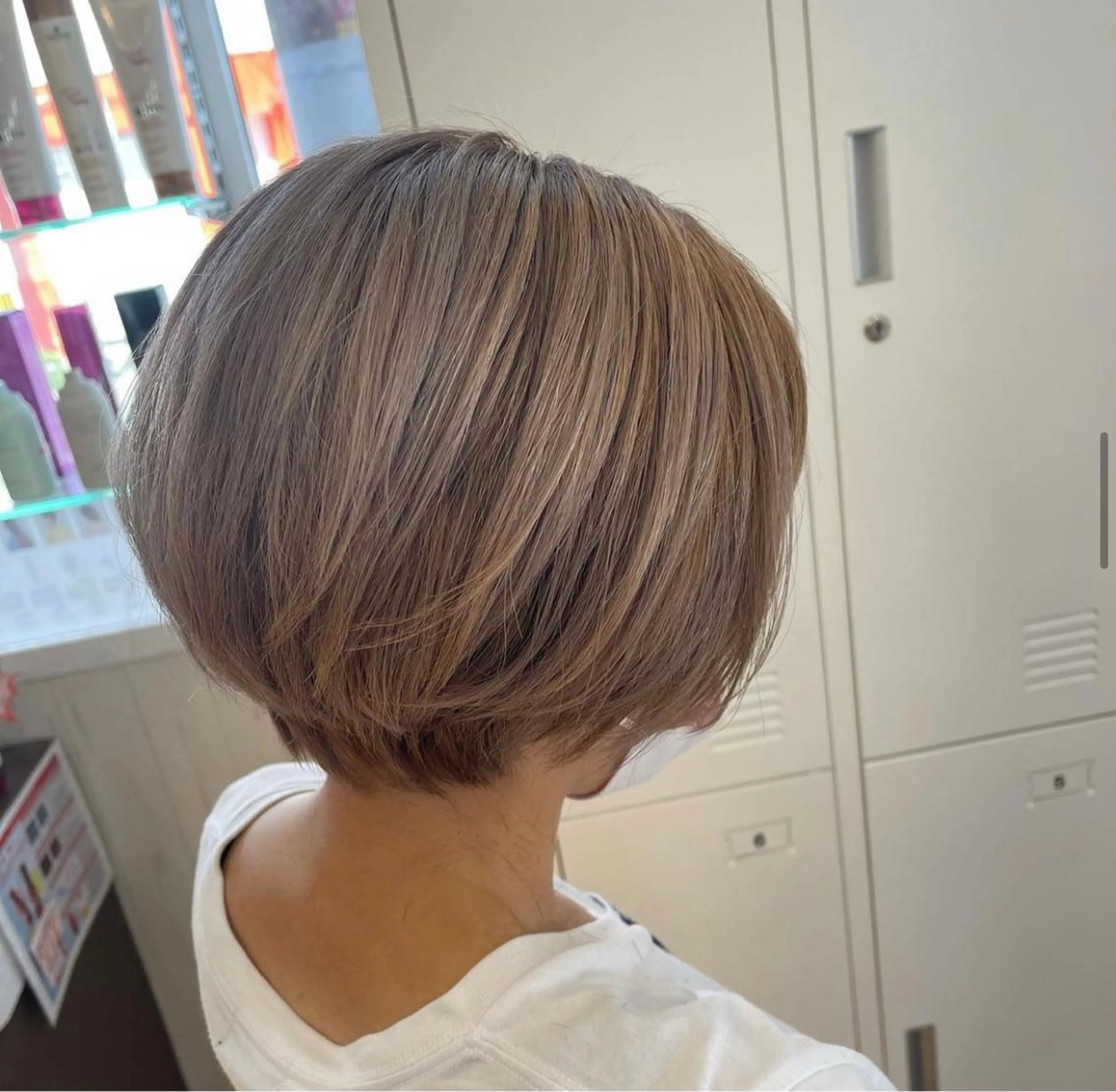 ショート カラー ブリーチ ハイトーンカラー ヘアカラー トリートメント emi/髪質改善/ 韓国風/艶カラーのヘアスタイル