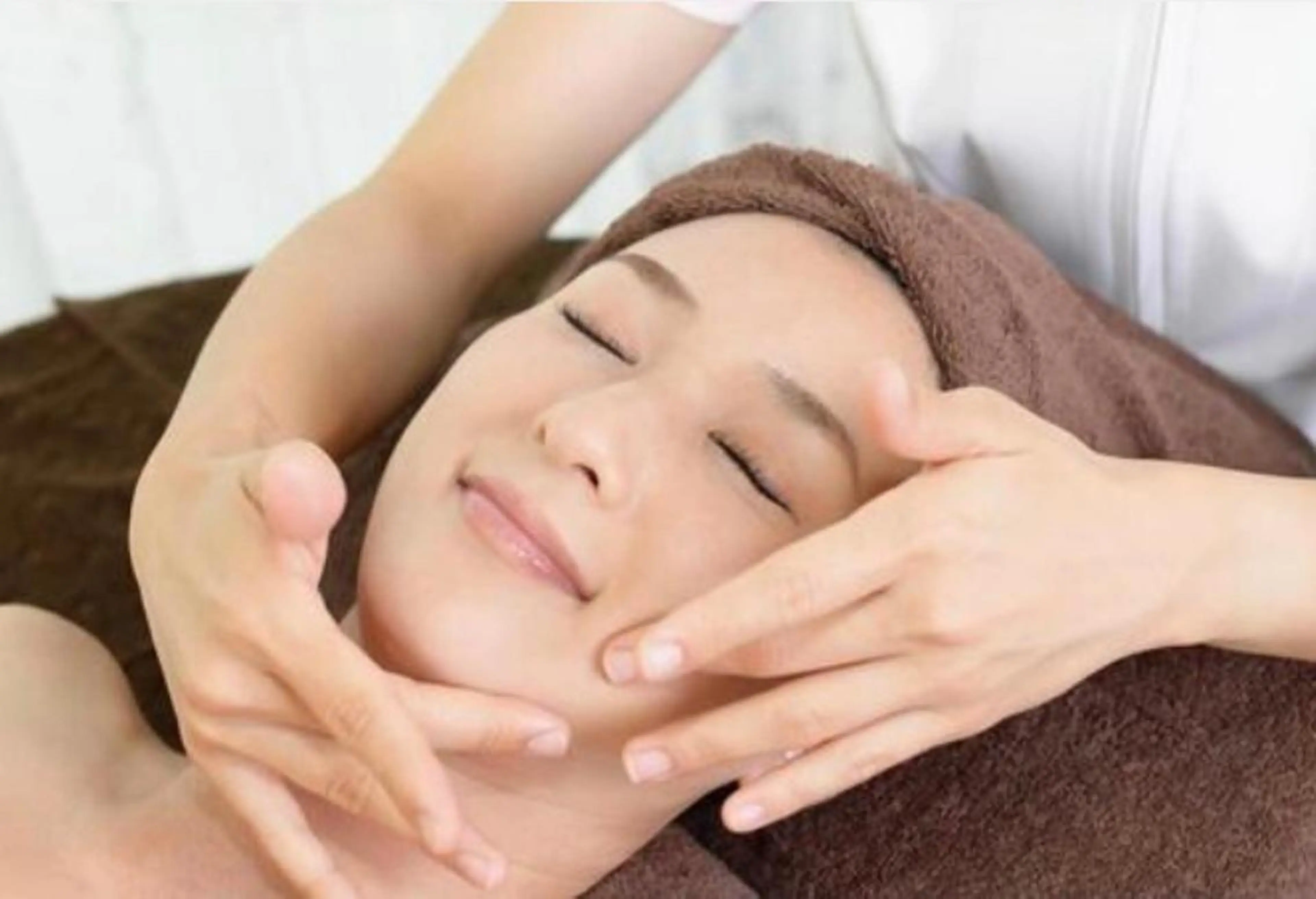 ニードルピーリング60分　　(ニードル剤塗布、血流ケア、デコルテケア、ヘッドケア、フットケア)の写真