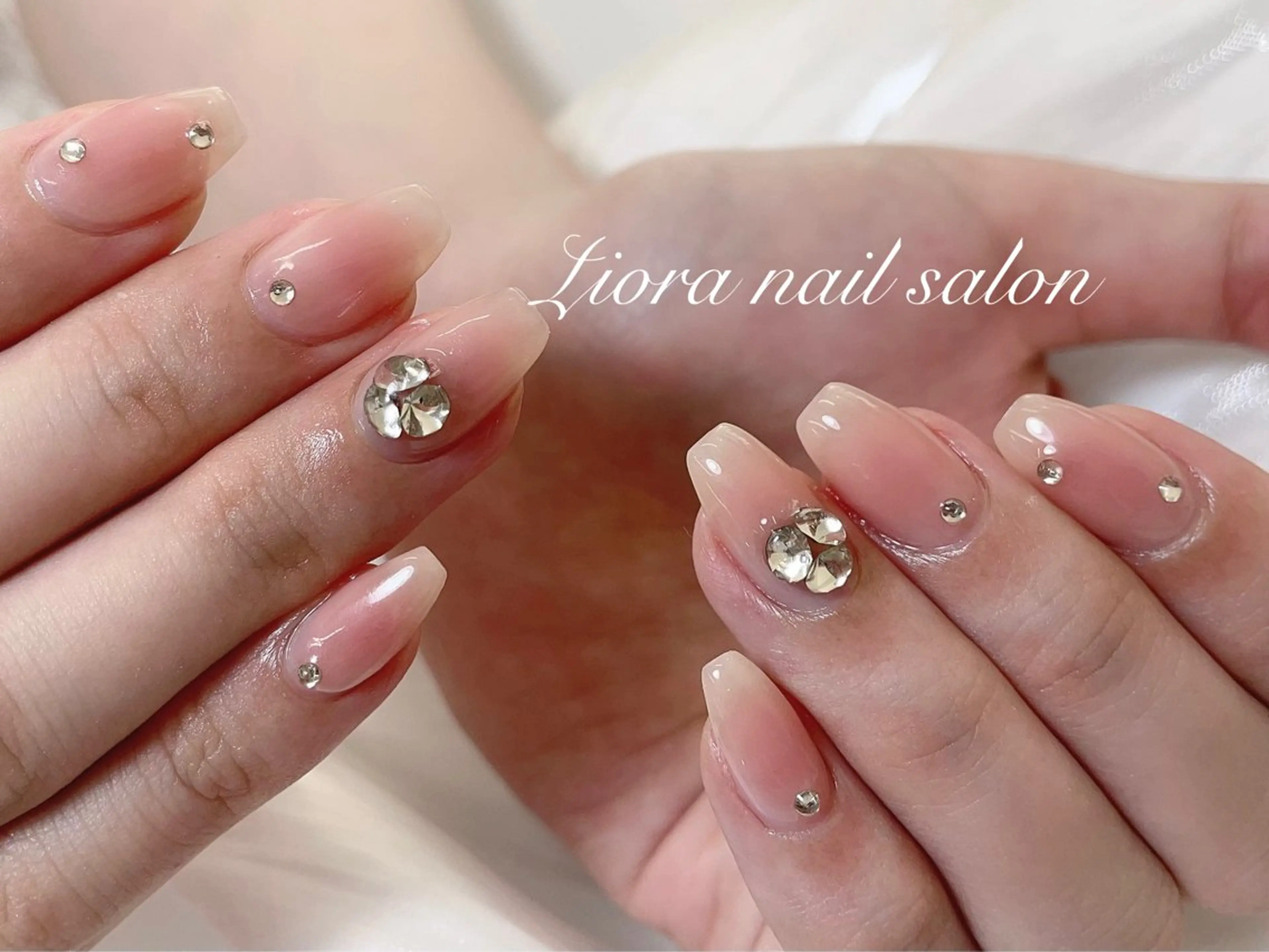 ネイル フレンチネイル ジェルネイル ガーリー グラデーション キラキラネイル Liora nail スカルプ専門店のネイルデザイン