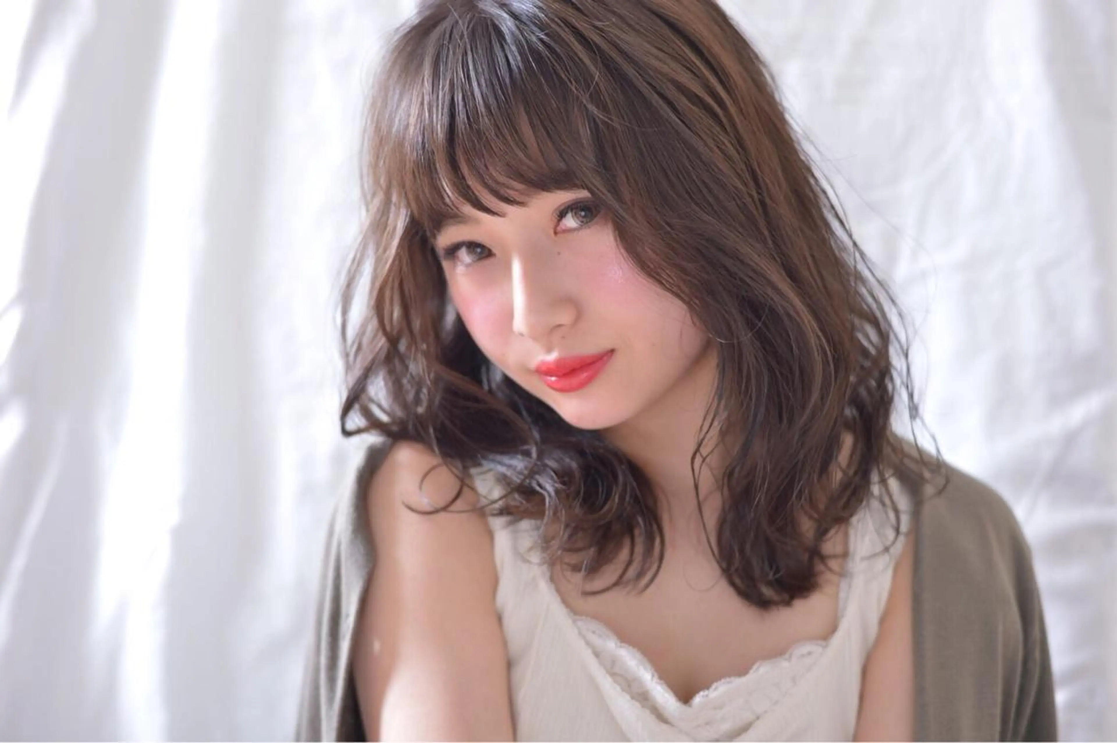 ミディアム カット ヘアカラー トリートメント CHIC 岩下真衣のヘアスタイル