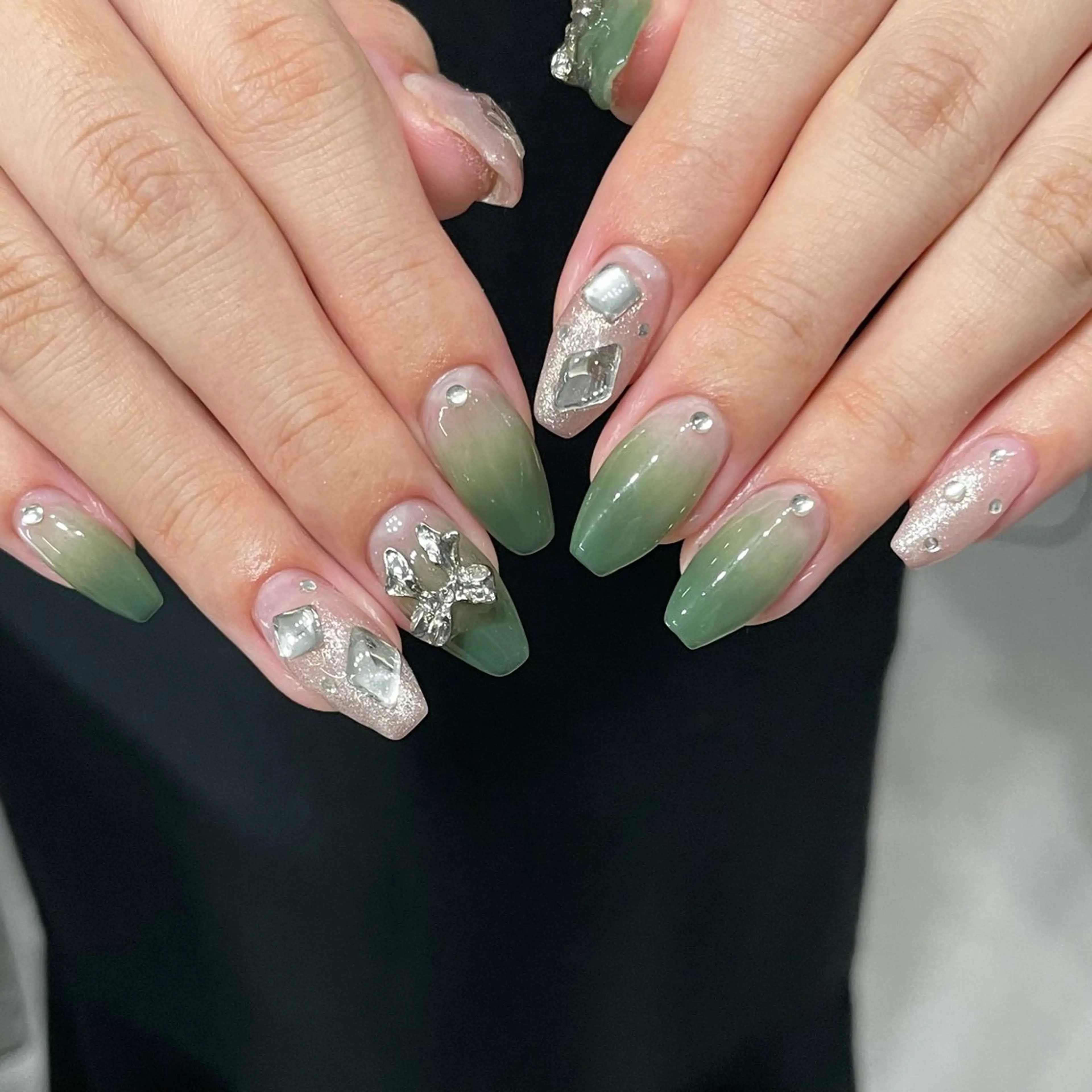 ネイル Salon attrait 大石のネイルデザイン