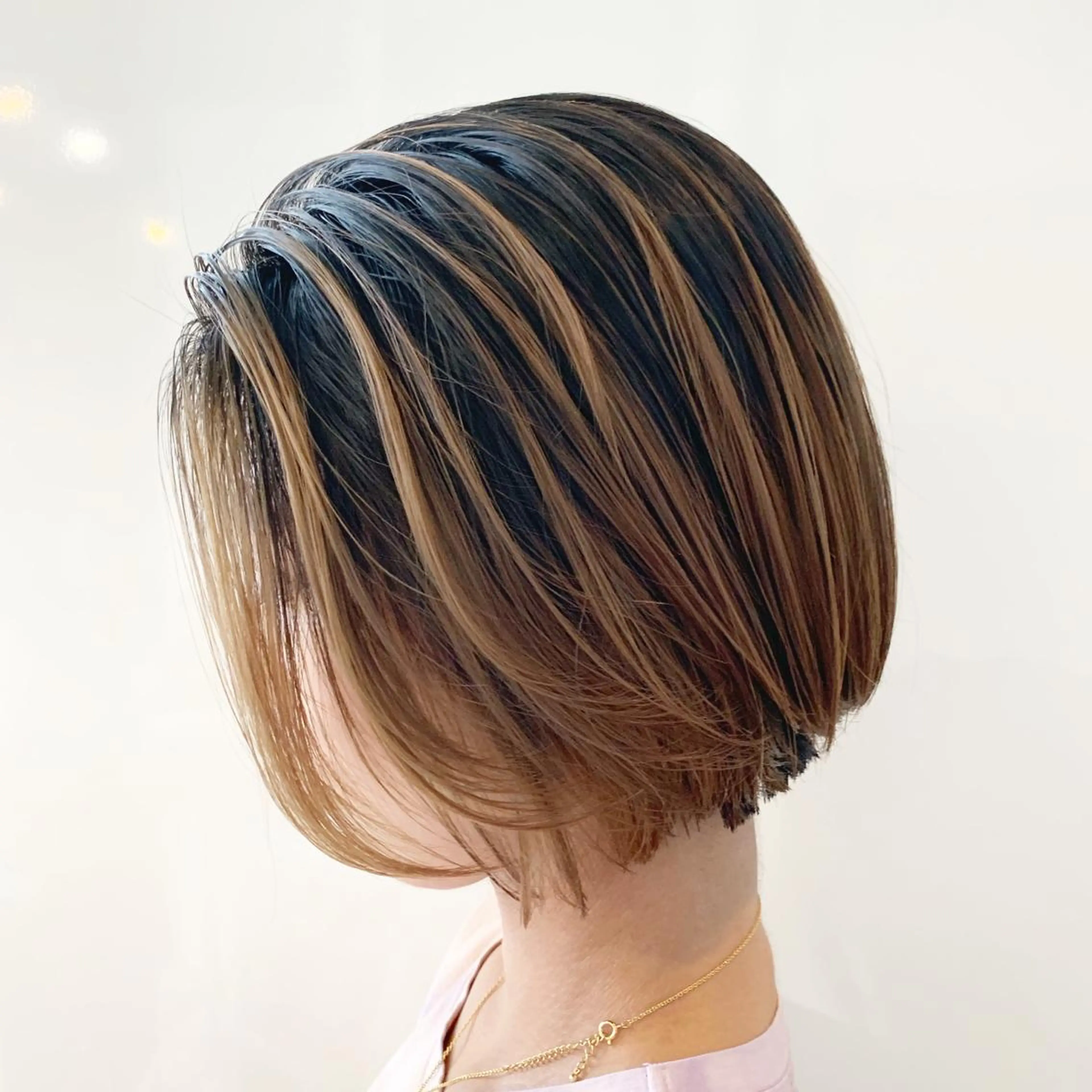 ミディアム カラー バレイヤージュ ベージュカラー グラデーションカラー ミルクティーベージュ レイヤーカット 北千住でカラーNo1 高橋優輔のヘアスタイル
