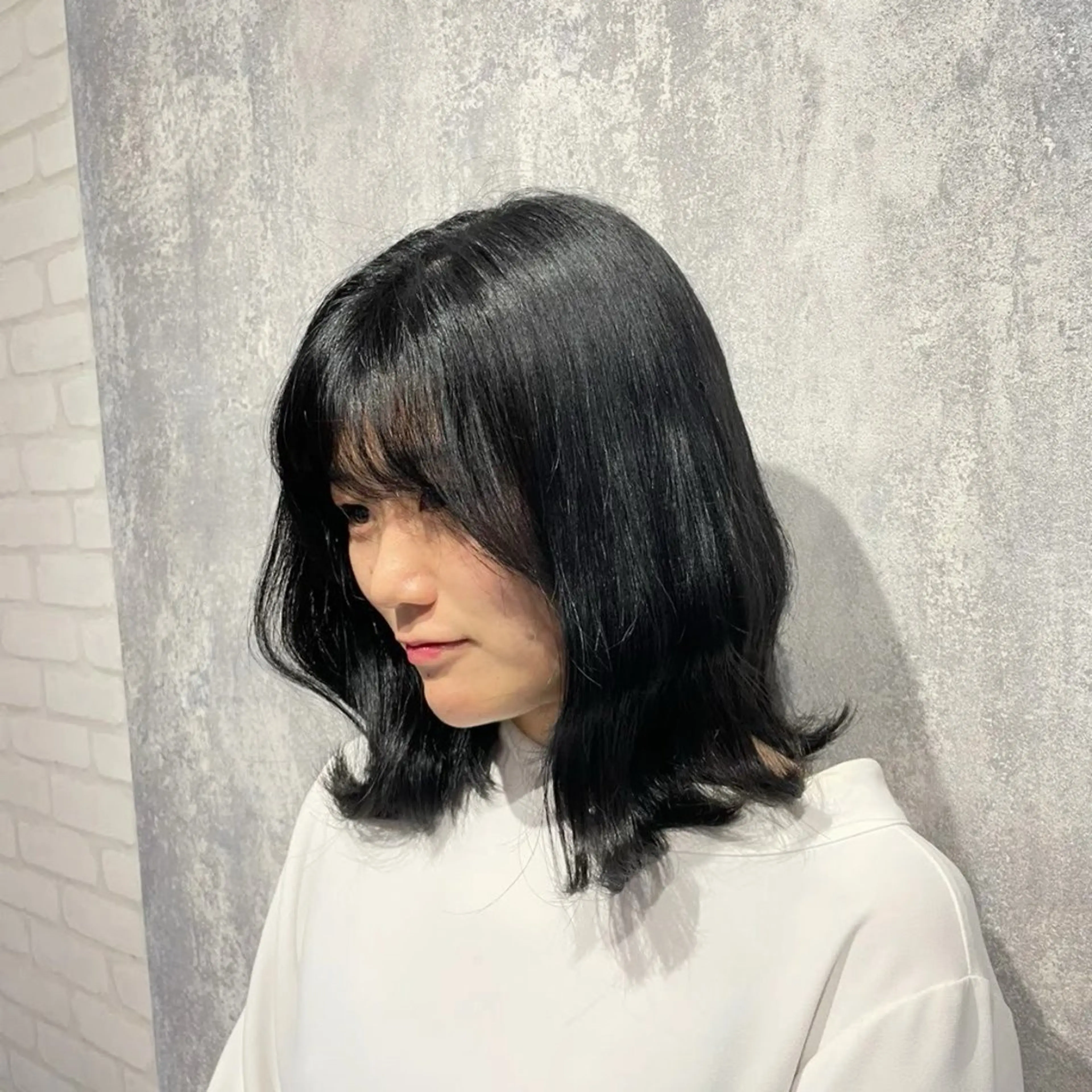 ミディアム カラー りほ/顔周りカット/ レイヤーカットのヘアスタイル