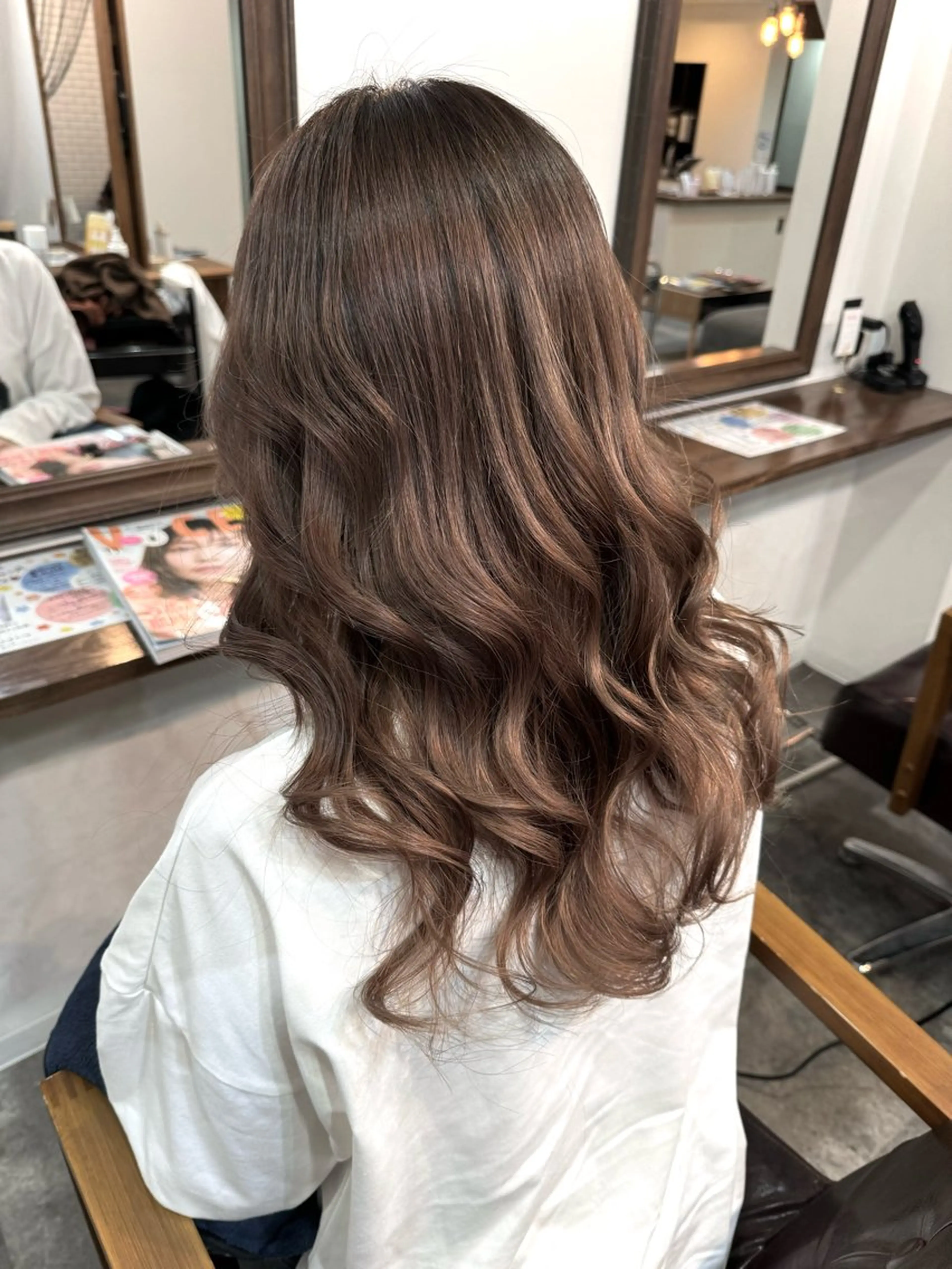 セミロング カラー ブリーチ AKI 🐉のヘアスタイル