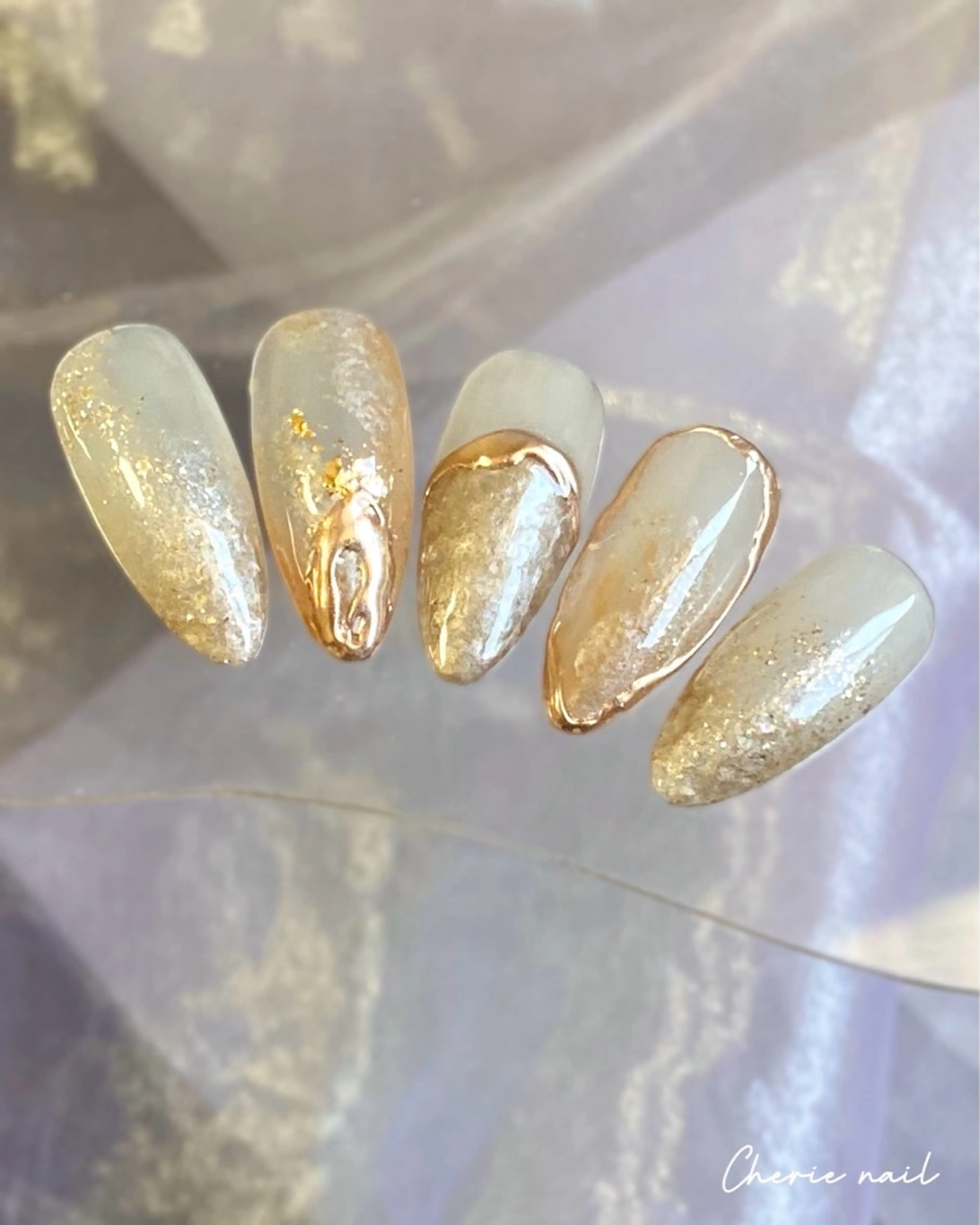 ネイル ジェルネイル ゴールド ラメ(グリッター) ミラーネイル ニュアンスネイル ハンドネイル Cherienail yunaのネイルデザイン