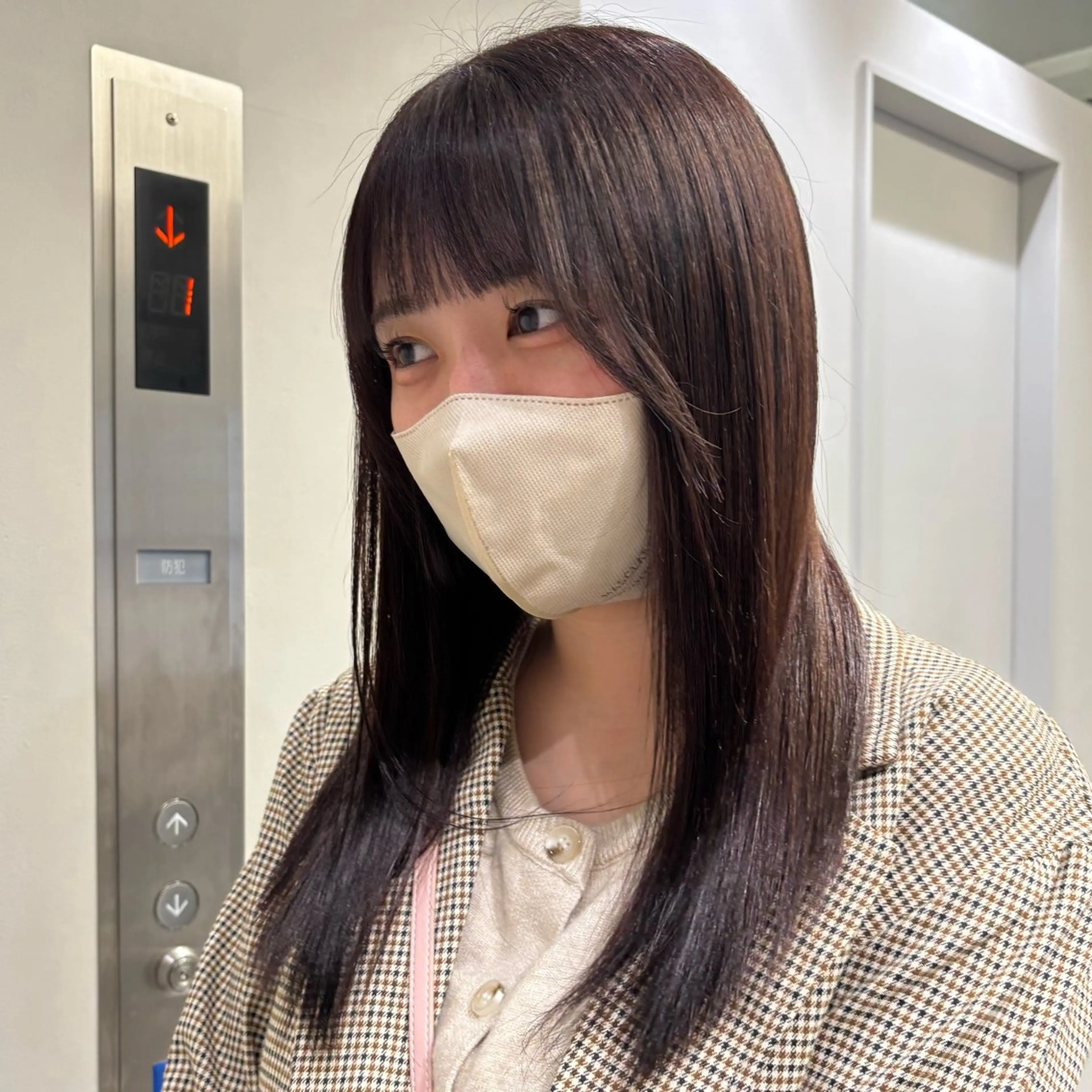 セミロング カラー ブラウンカラー ダークブラウン ネヅ カオルのヘアスタイル