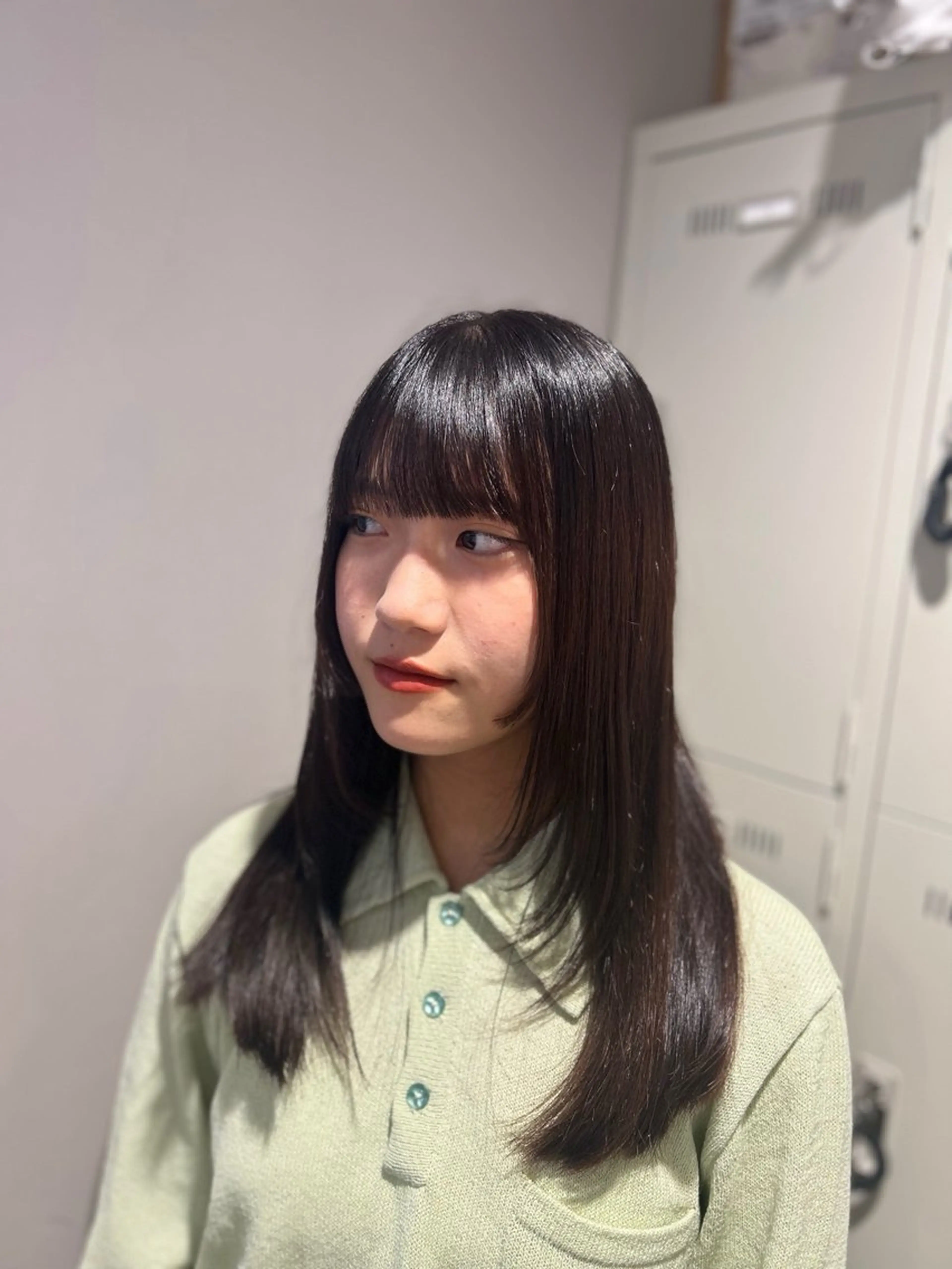 セミロング カラー カット 透明感ベージュ🤎 ナチュラルレイヤーのヘアスタイル