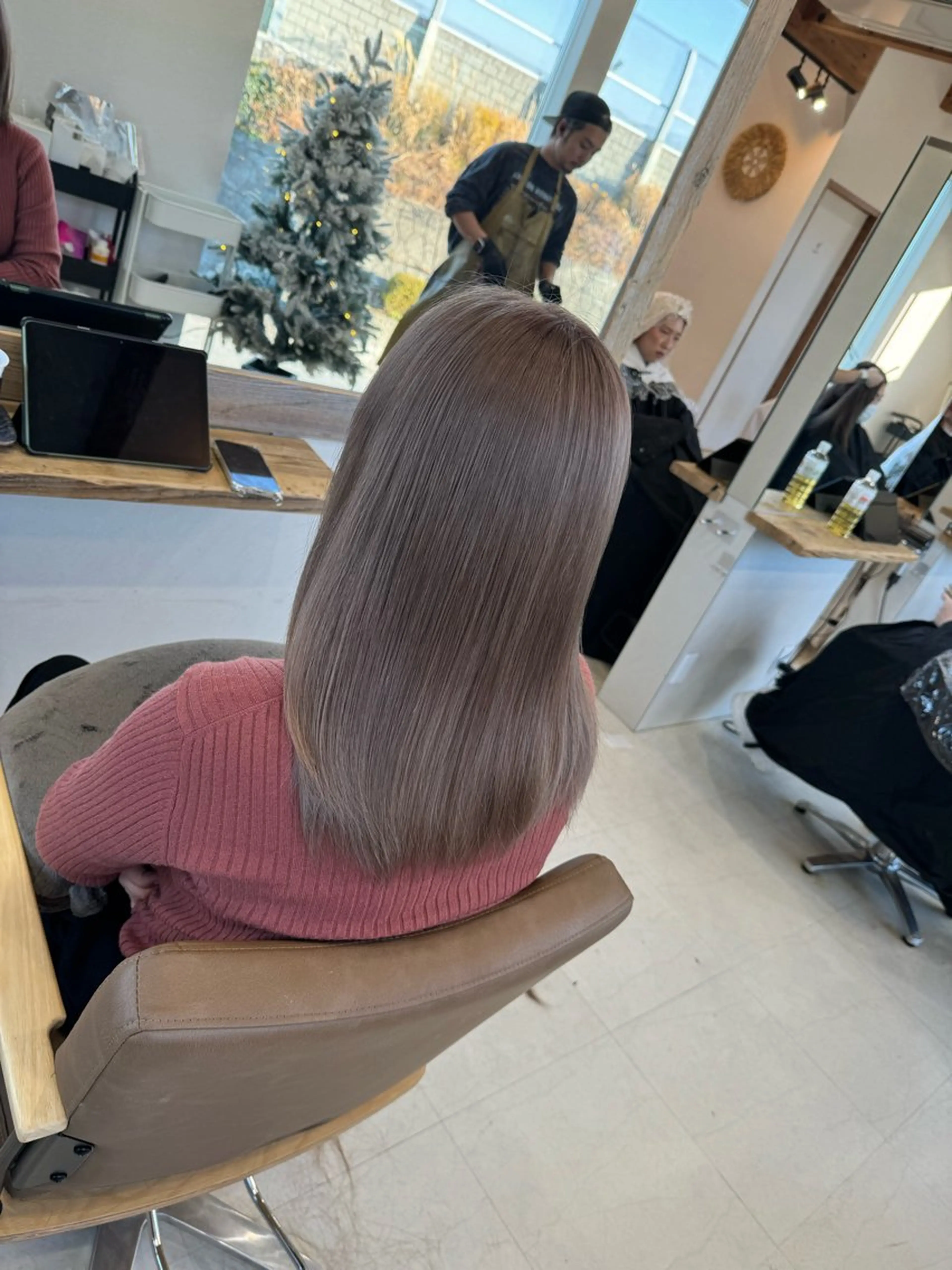 セミロング ヘアカラー 鈴木 妃帆未のヘアスタイル