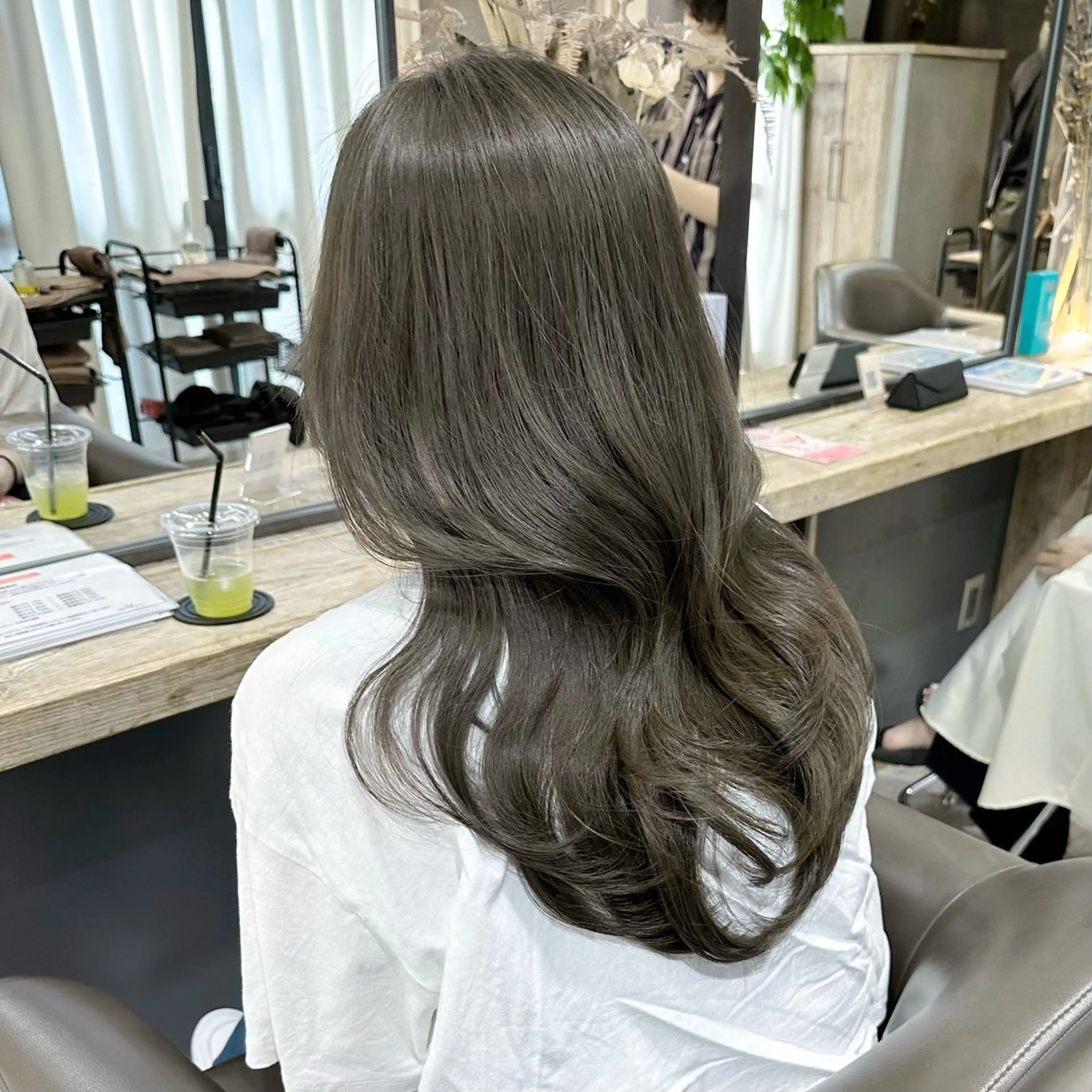 セミロング カット ヘアカラー トリートメント 🌹ハッシュカット、 レイヤー韓国ヘア🌹のヘアスタイル