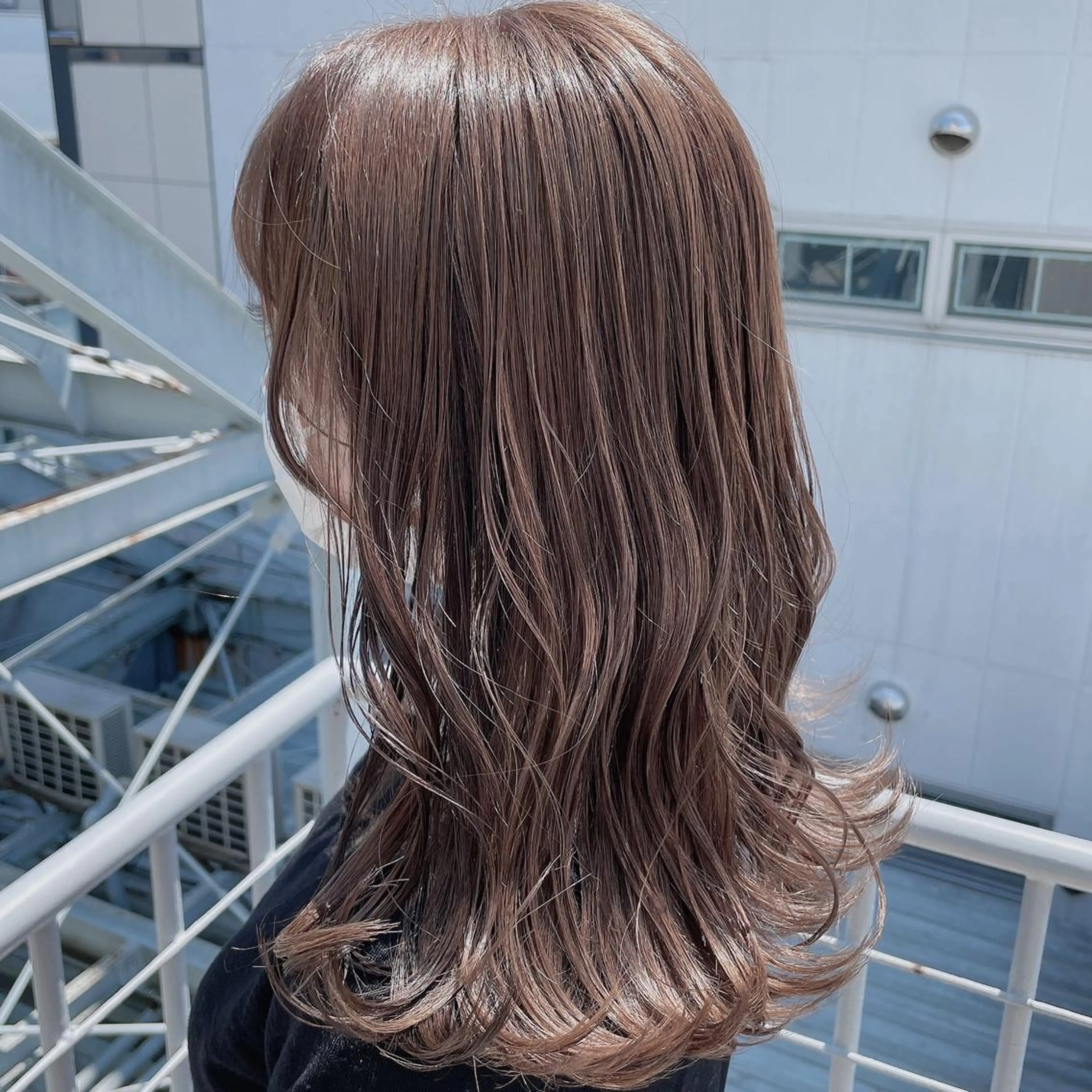 セミロング カラー レイヤーカット 透明感カラーのヘアスタイル