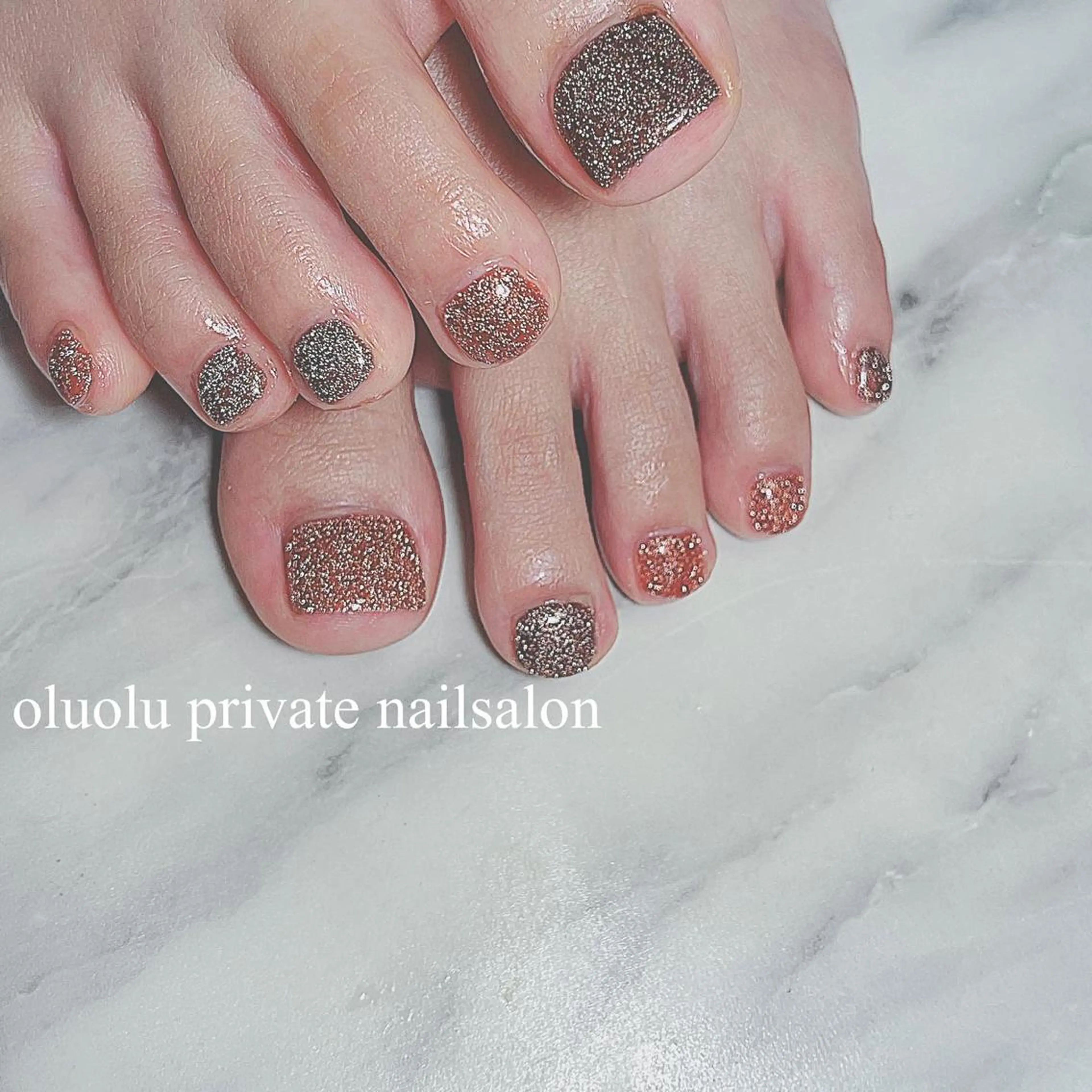 ネイル アートネイル フラッシュネイル フットネイル キラキラネイル ラメ(グリッター) フットネイル 大村 紬華のネイルデザイン