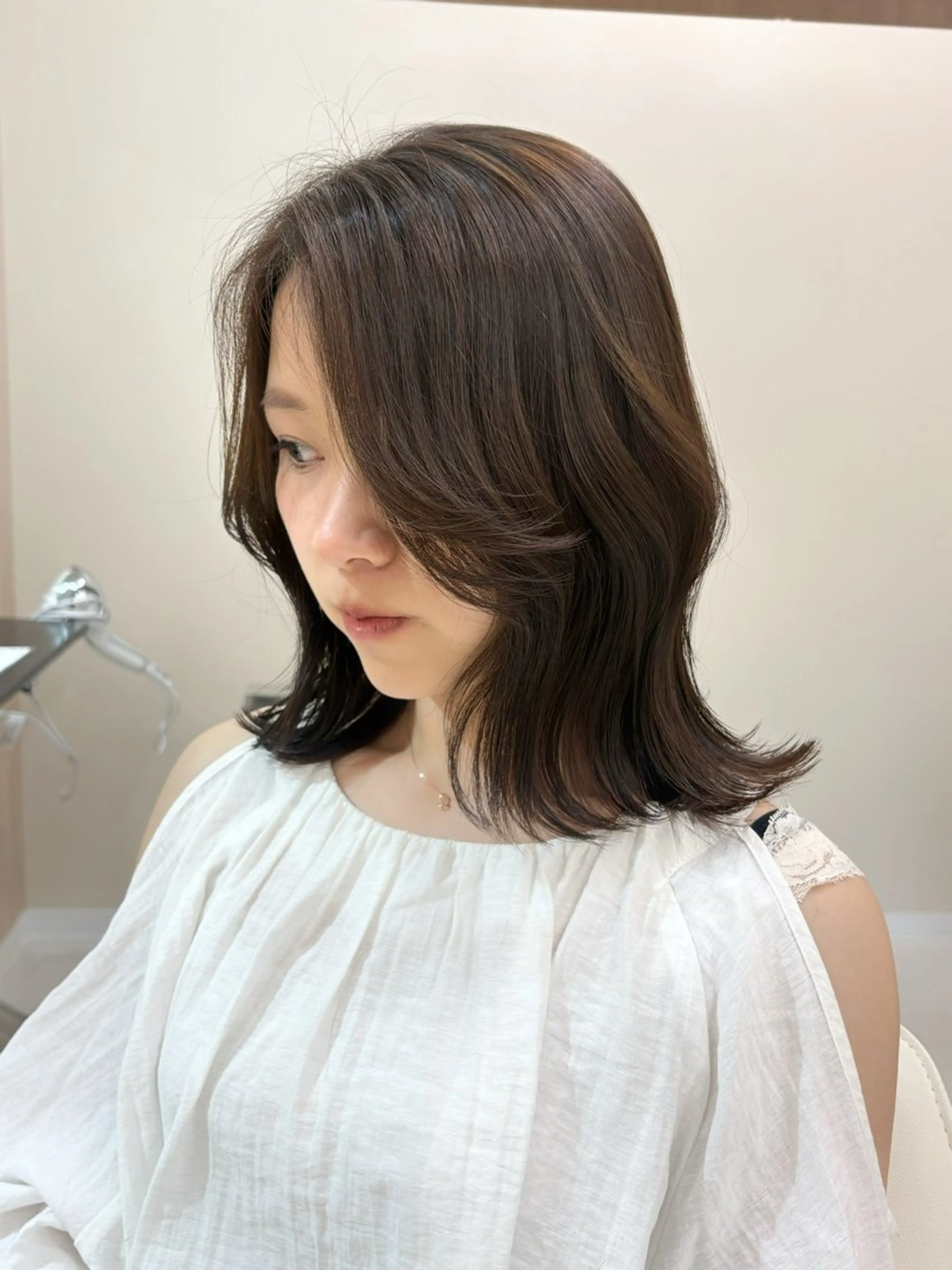 ミディアム カラー 中村 佳歩のヘアスタイル