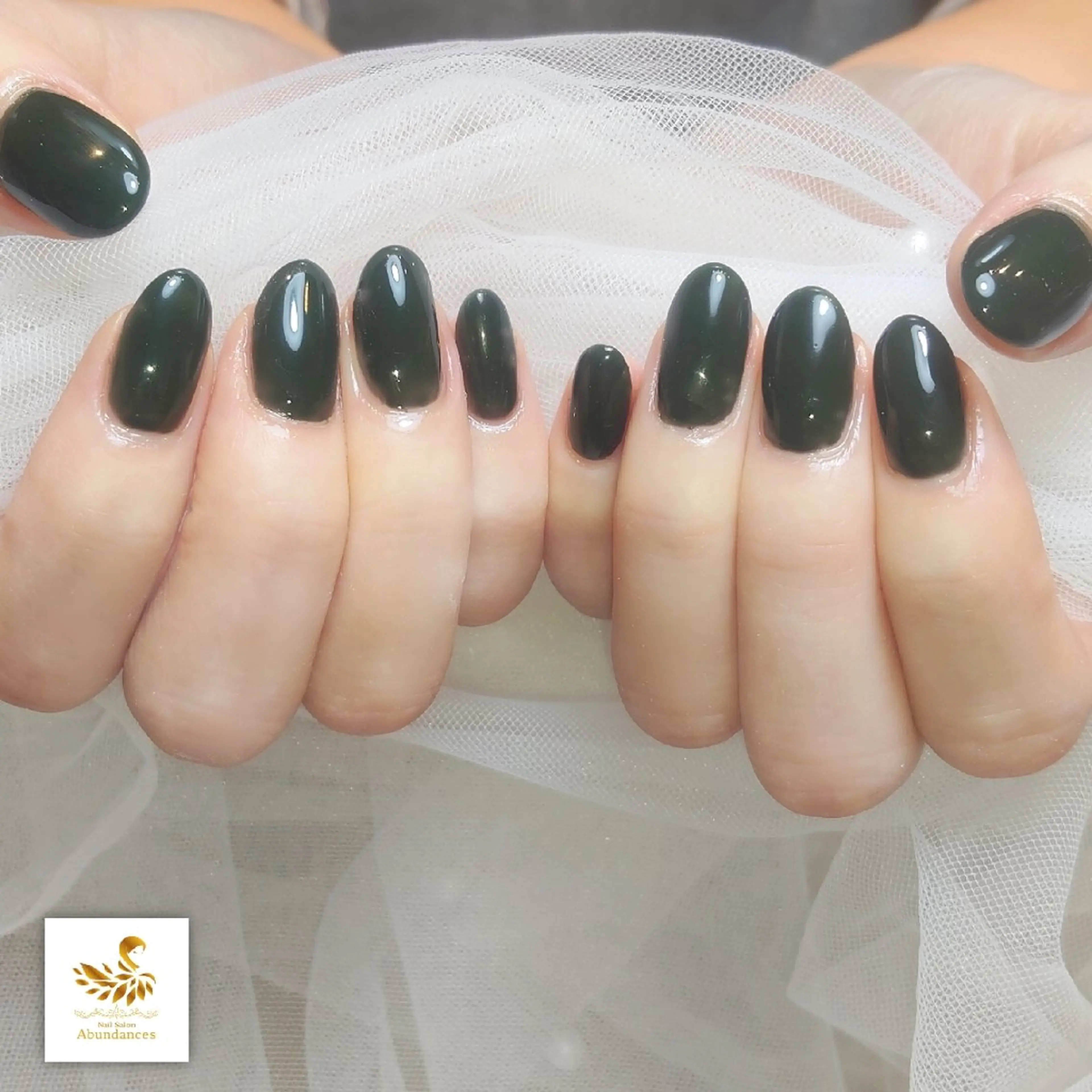 カラー ダークグリーン ハンドネイル 完全予約制個室サロン Abundancesのネイルデザイン