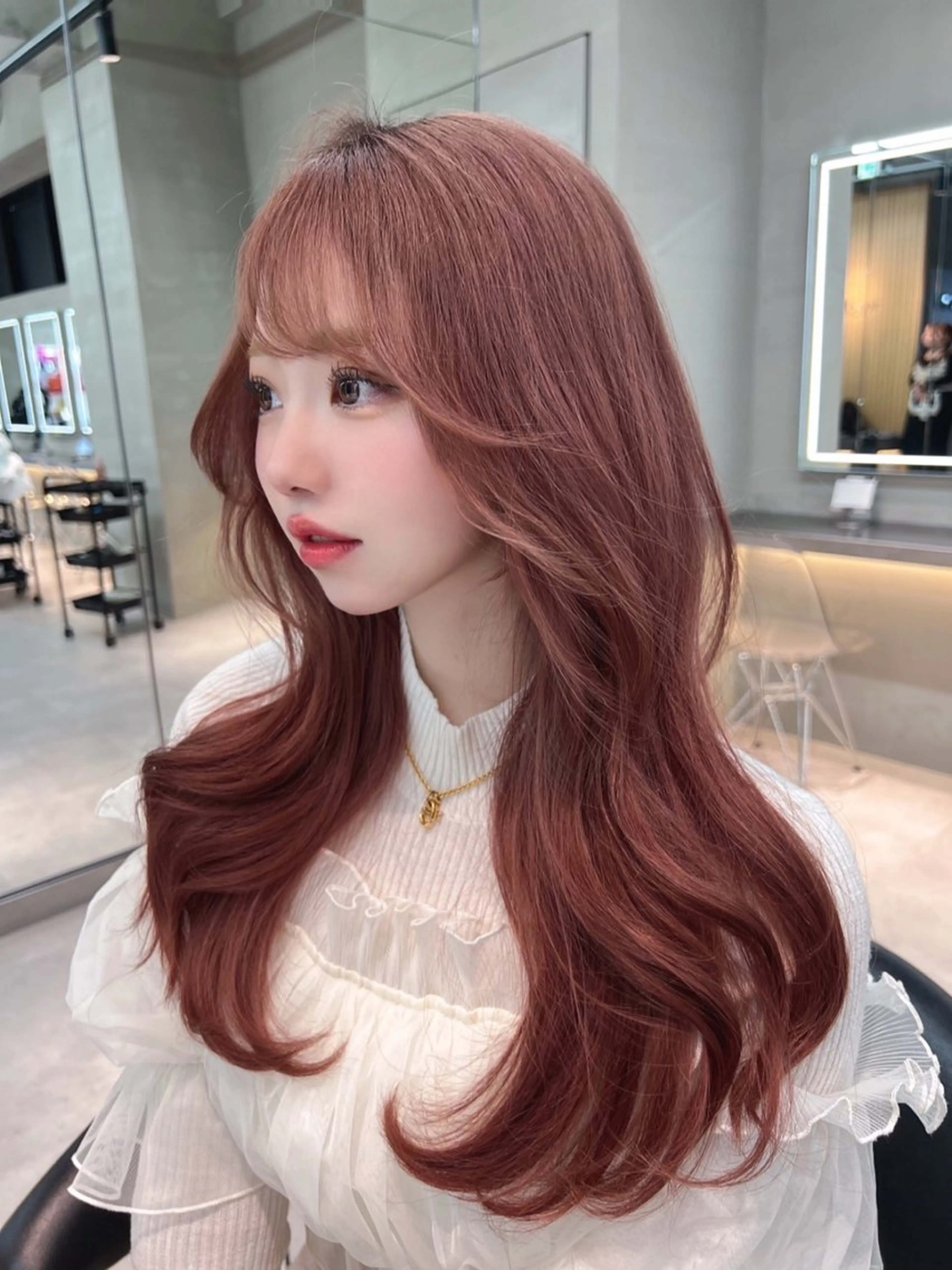 ロング カラー ヘアカラー shion 透明感カラーのヘアスタイル