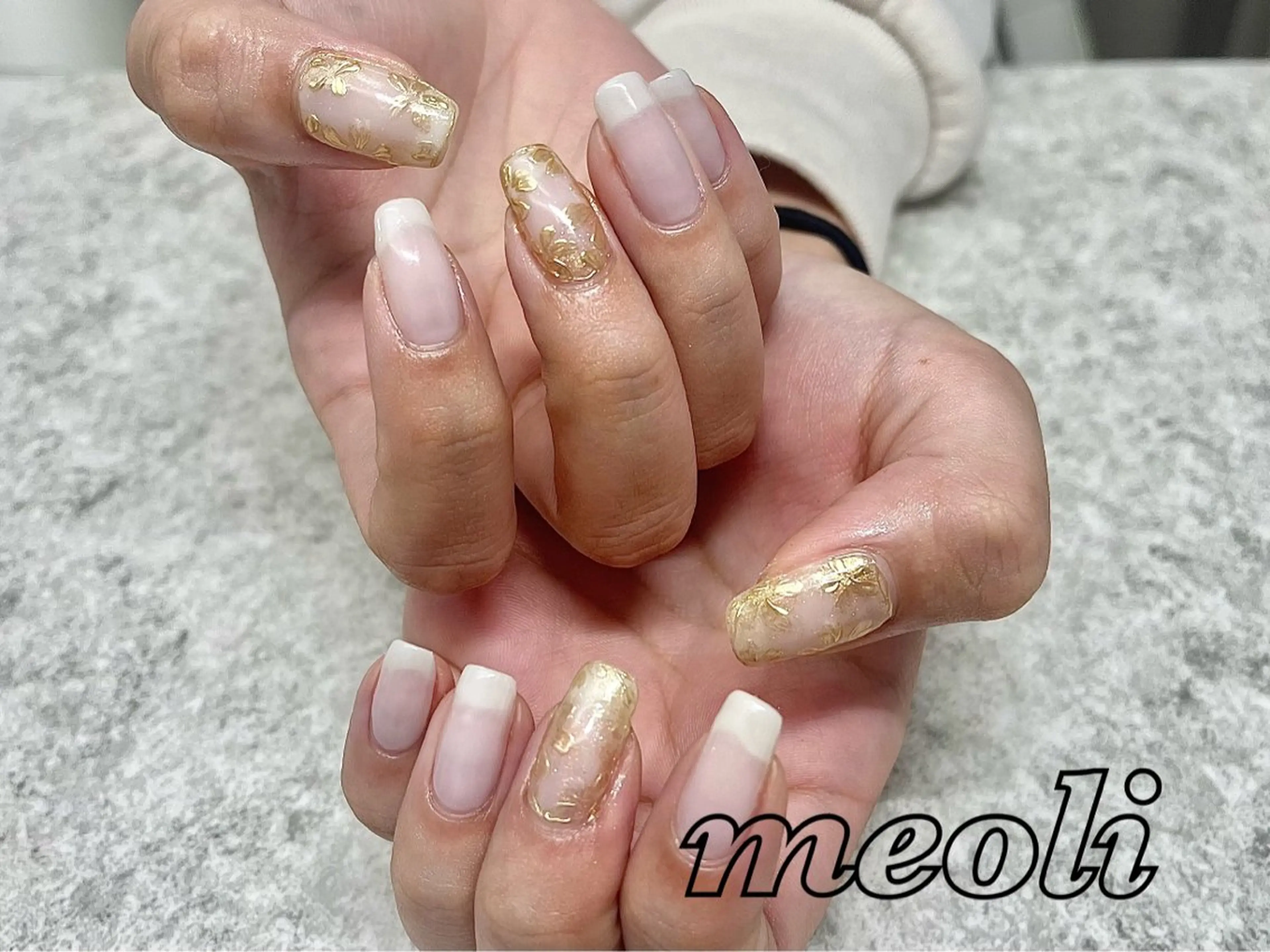 ネイル アートネイル ブルー フラワーネイル ゴールド ミラーネイル ハンドネイル nail salon meoli　アヤのネイルデザイン