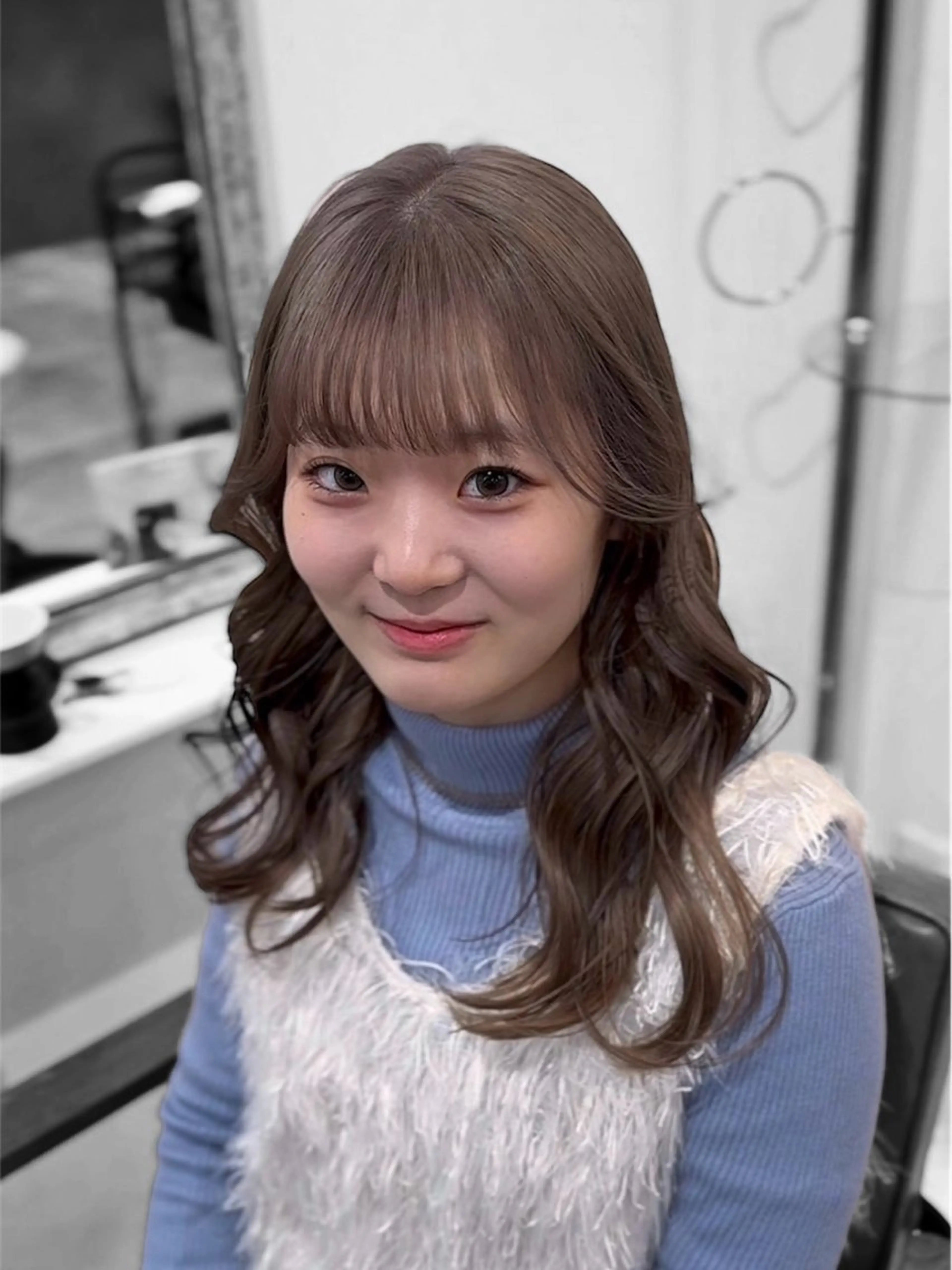 ロング カラー ブリーチ グレージュ ura/デザイン/ ハイトーン/個性派のヘアスタイル