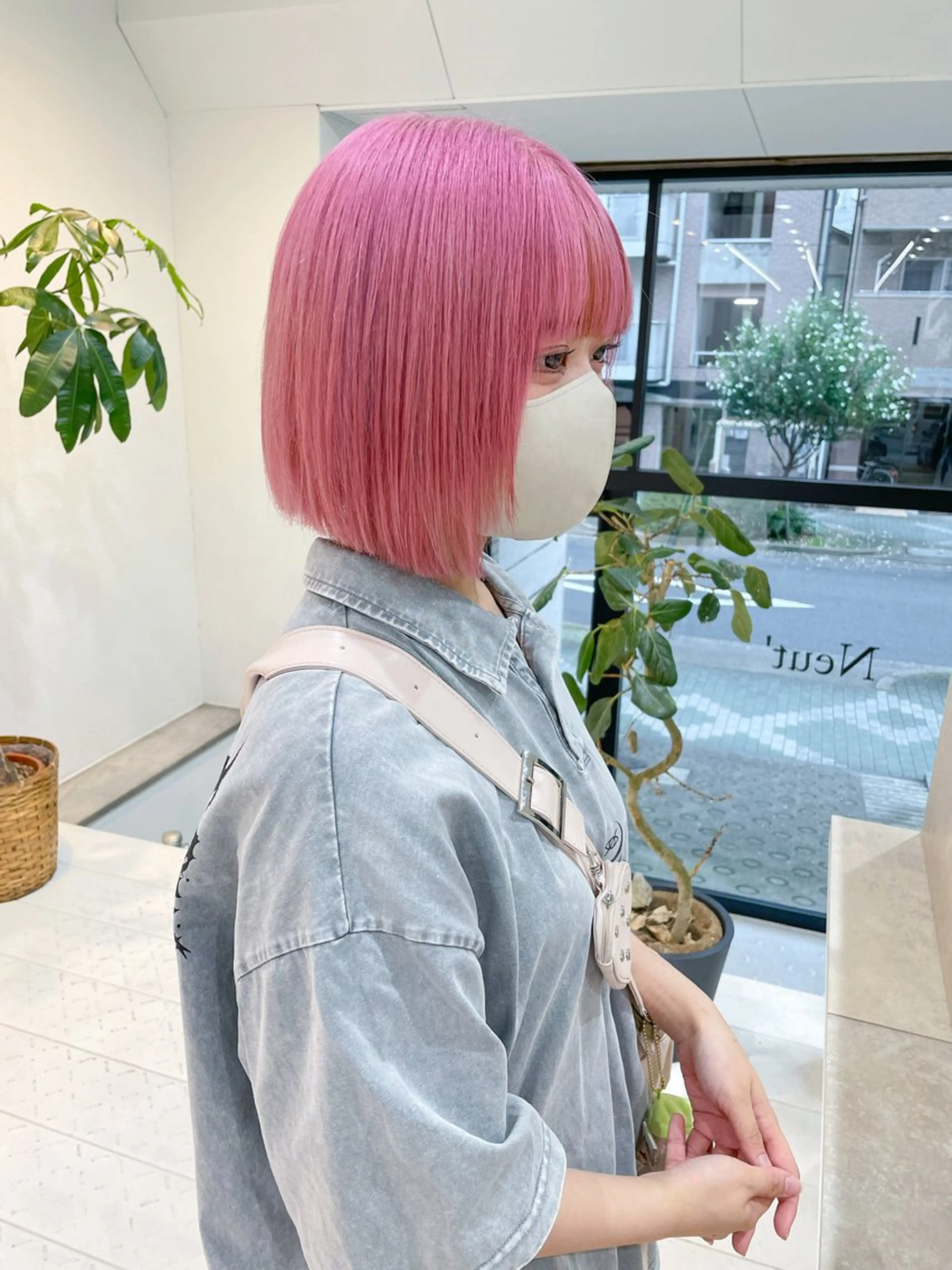 ミディアム カラー ハイトーンカラー ピンクカラー ボブ 顔まわりレイヤー レイヤーカット ハイトーン/レイヤー /ケアブリーチ石川治のヘアスタイル