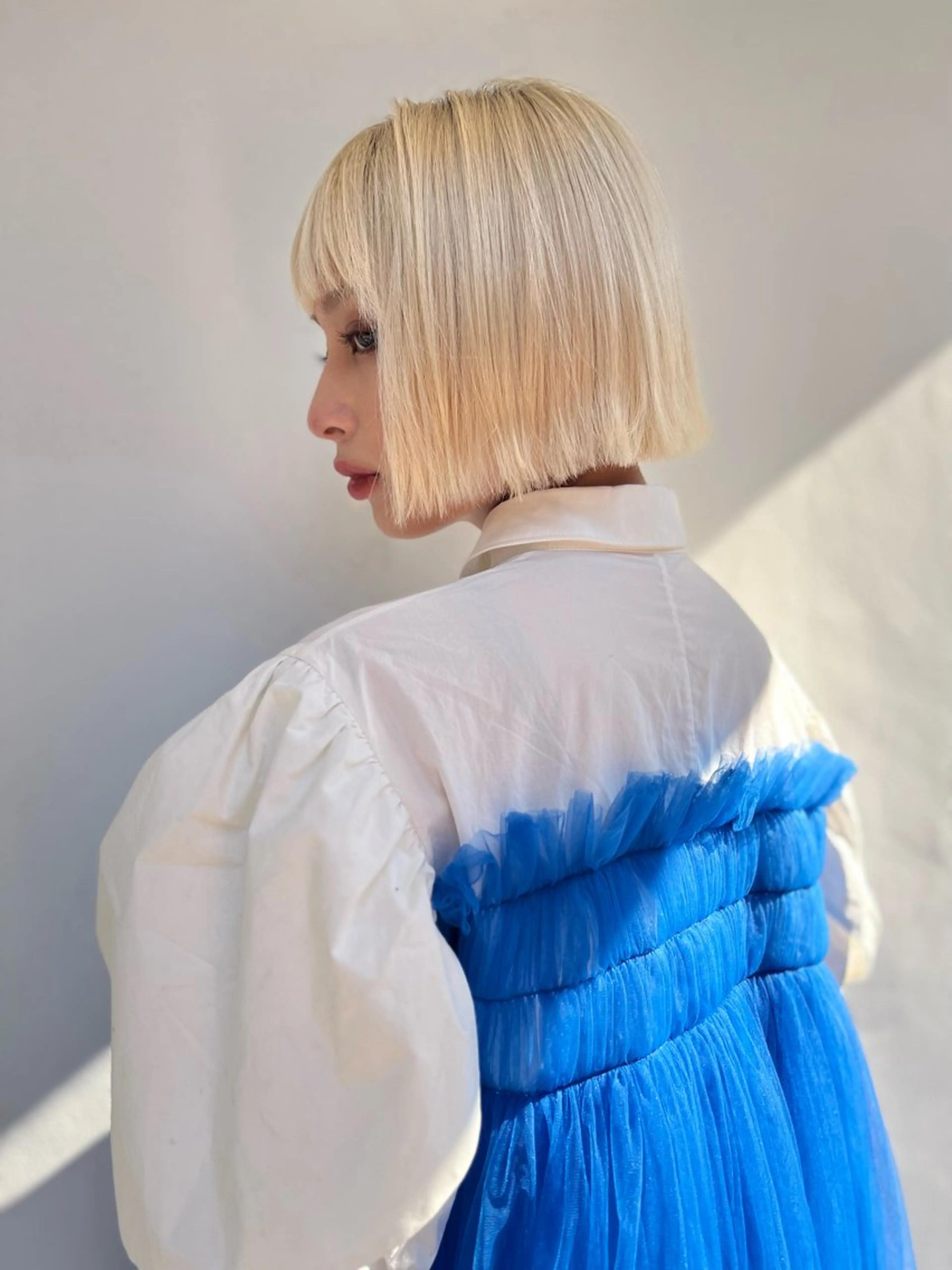 ショート カラー ブロンド ボブ iLi 《イリ》のヘアスタイル