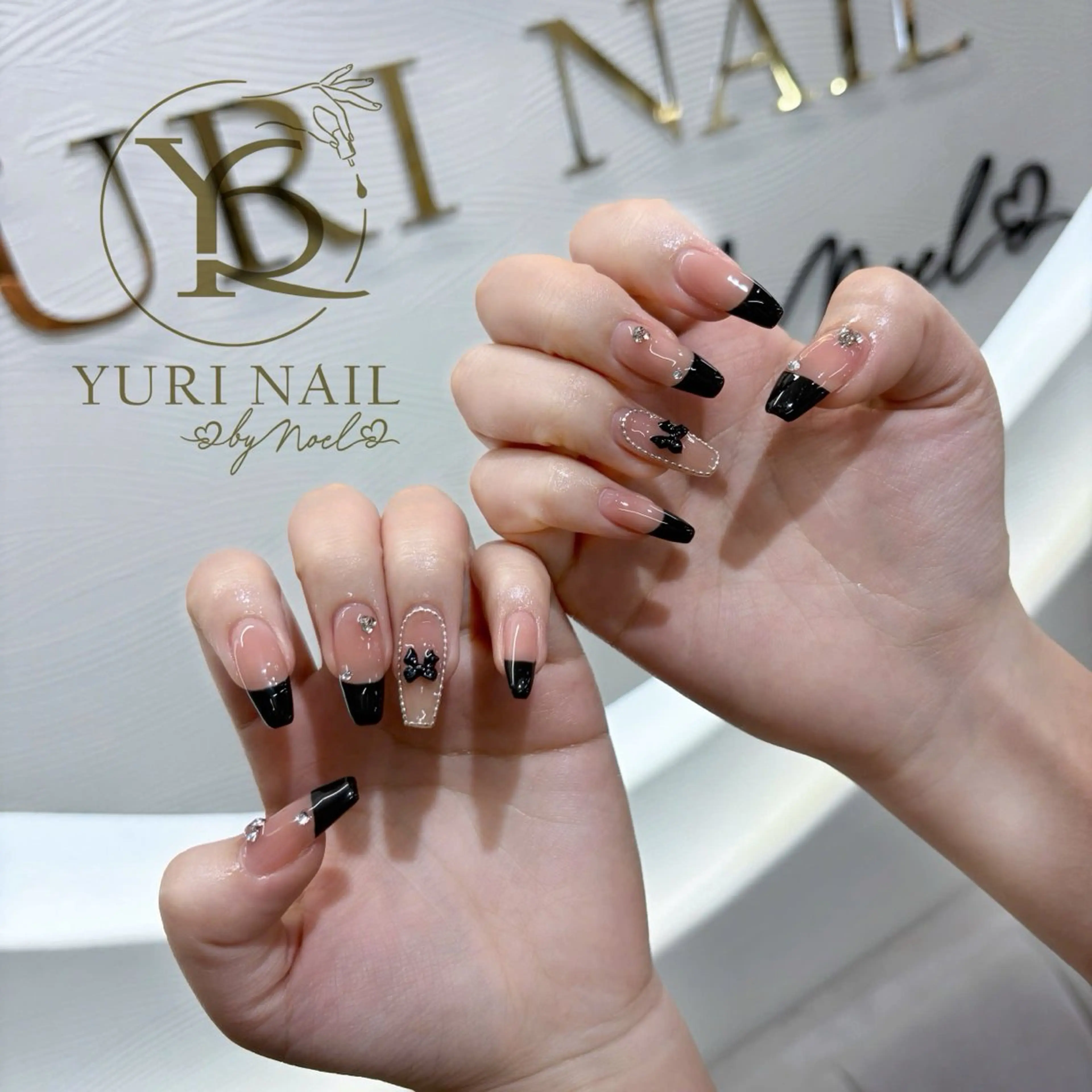 ネイル オーロラネイル ブルー チークネイル フレンチネイル キラキラネイル ハンドネイル フットネイル ハンドケア YURI Nail NARITAのネイルデザイン