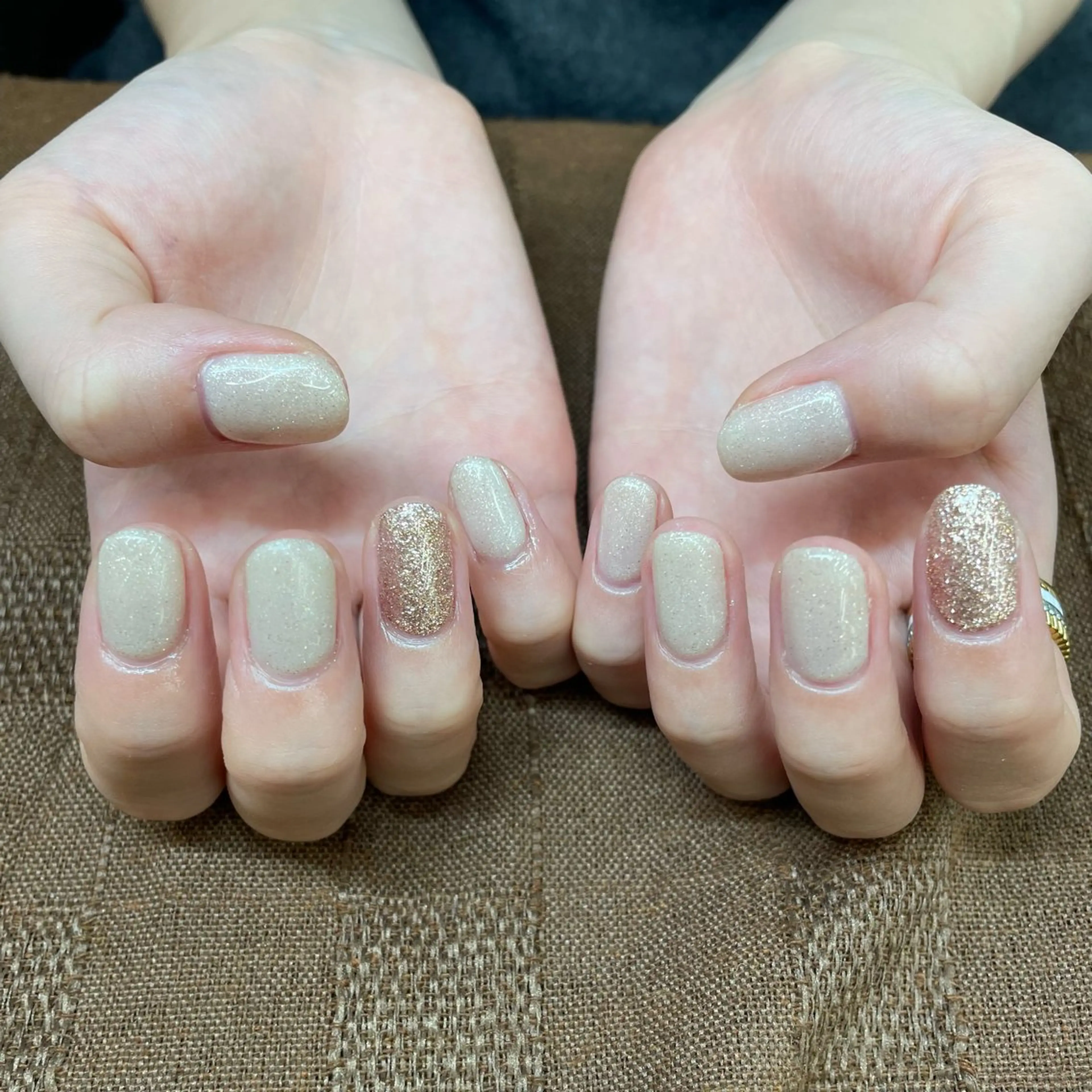 ネイル ゴールド キラキラネイル ラメ(グリッター) MAXKELLY EMIのネイルデザイン