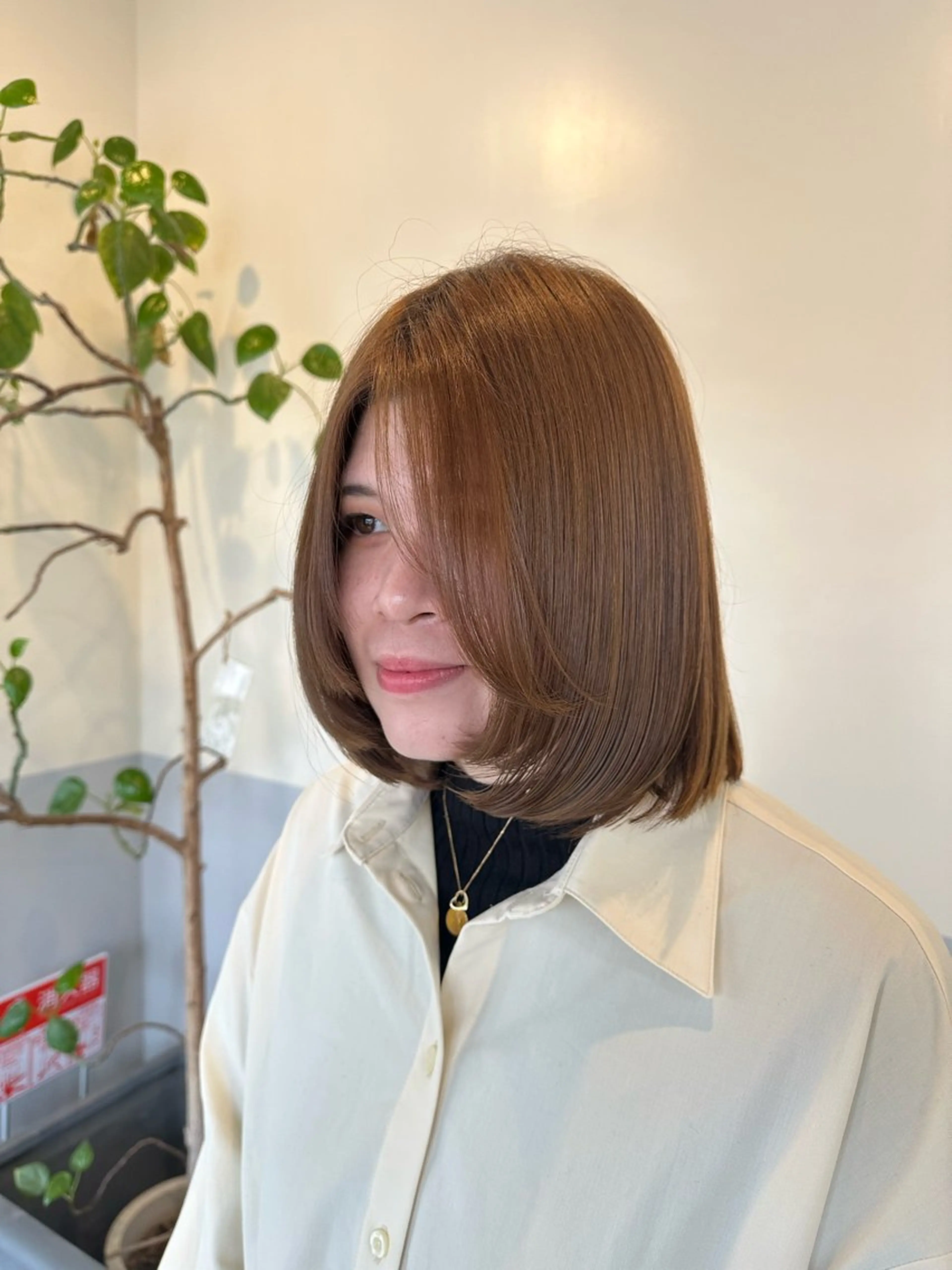 ミディアム レイヤーカット 三浦彩那/ 透明感カラー/岡崎のヘアスタイル