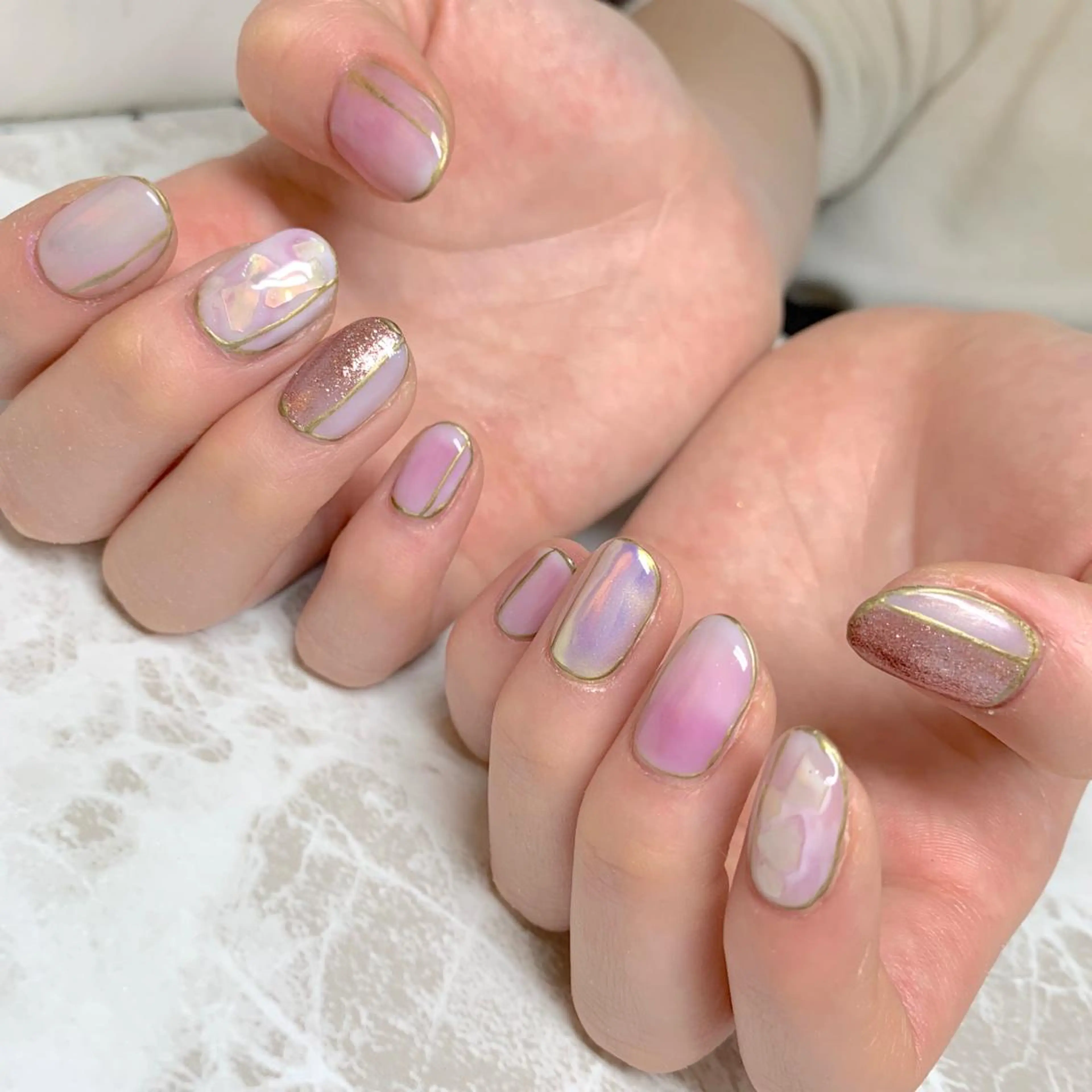 ネイル アートネイル ピンク ホワイト ハンドネイル ハンドケア LULU LIMAのネイルデザイン