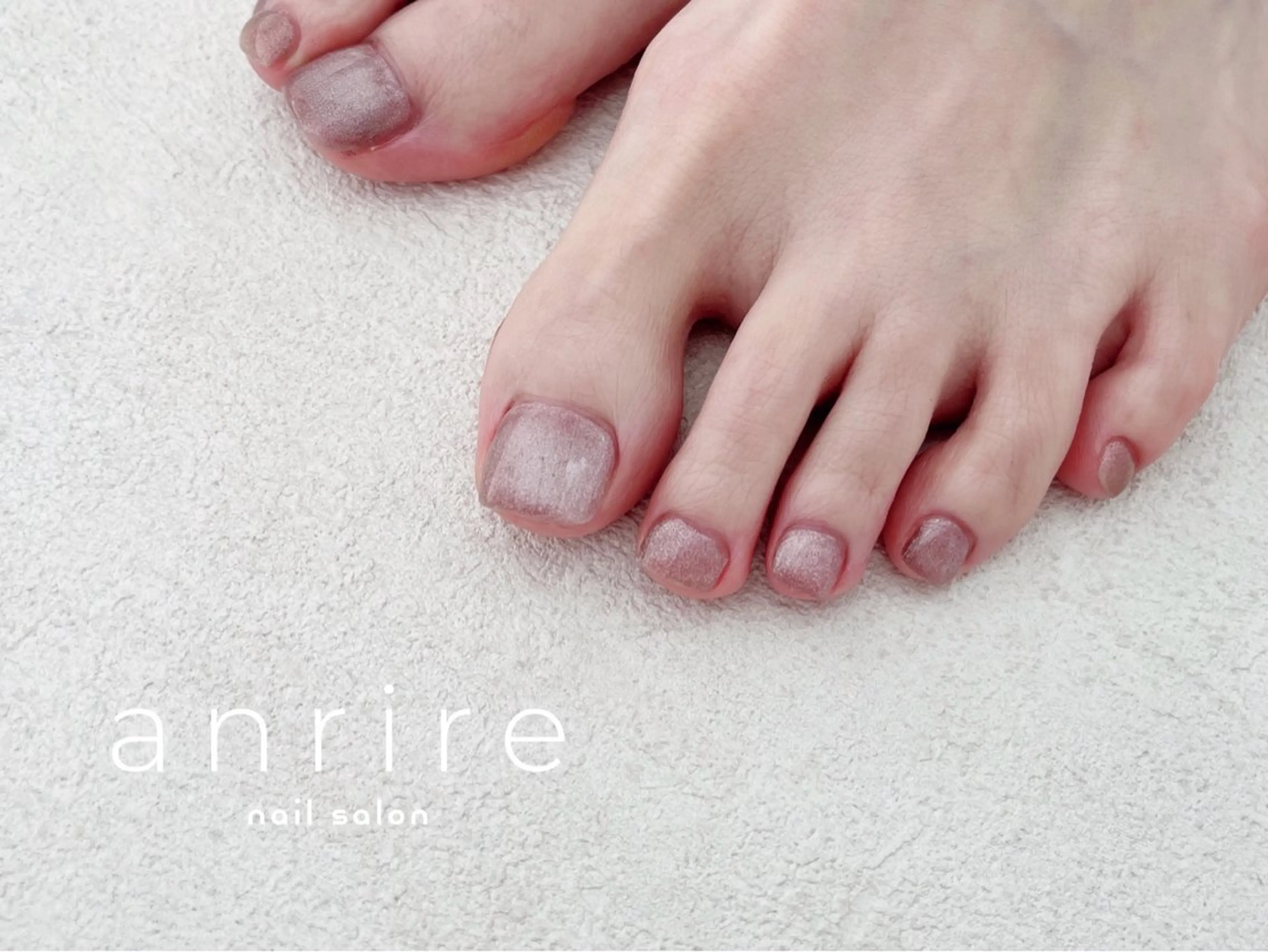 ネイル ブラウン フットネイル ジェルネイル マグネットネイル ワンカラーネイル nailsalon anrireのネイルデザイン