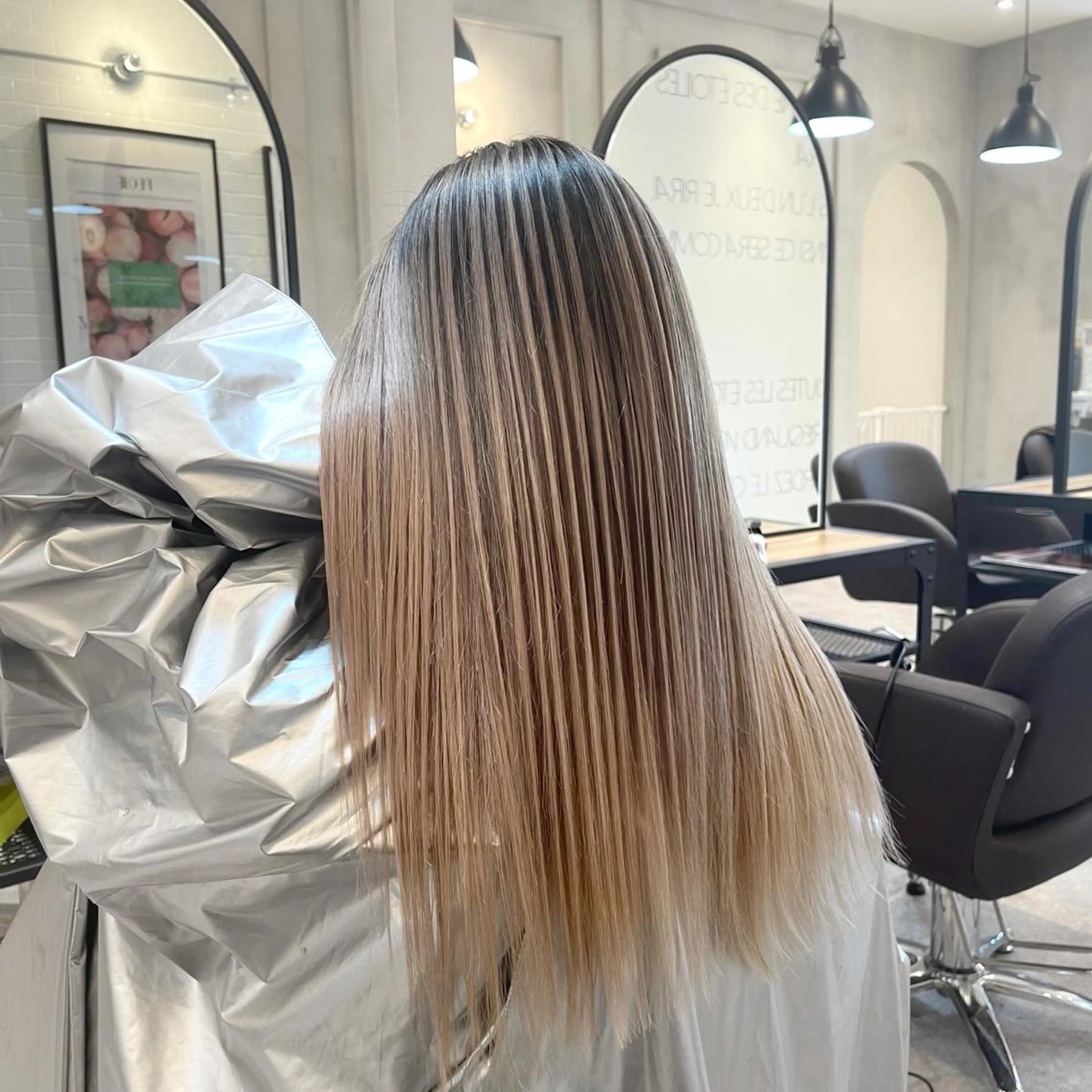 セミロング カラー バレイヤージュ デザインカラー ハイライトカラー 外国人風カラー ハイライト カット ヘアカラー トリートメント アンドウ ユウ/ レイヤーカット/韓国のヘアスタイル