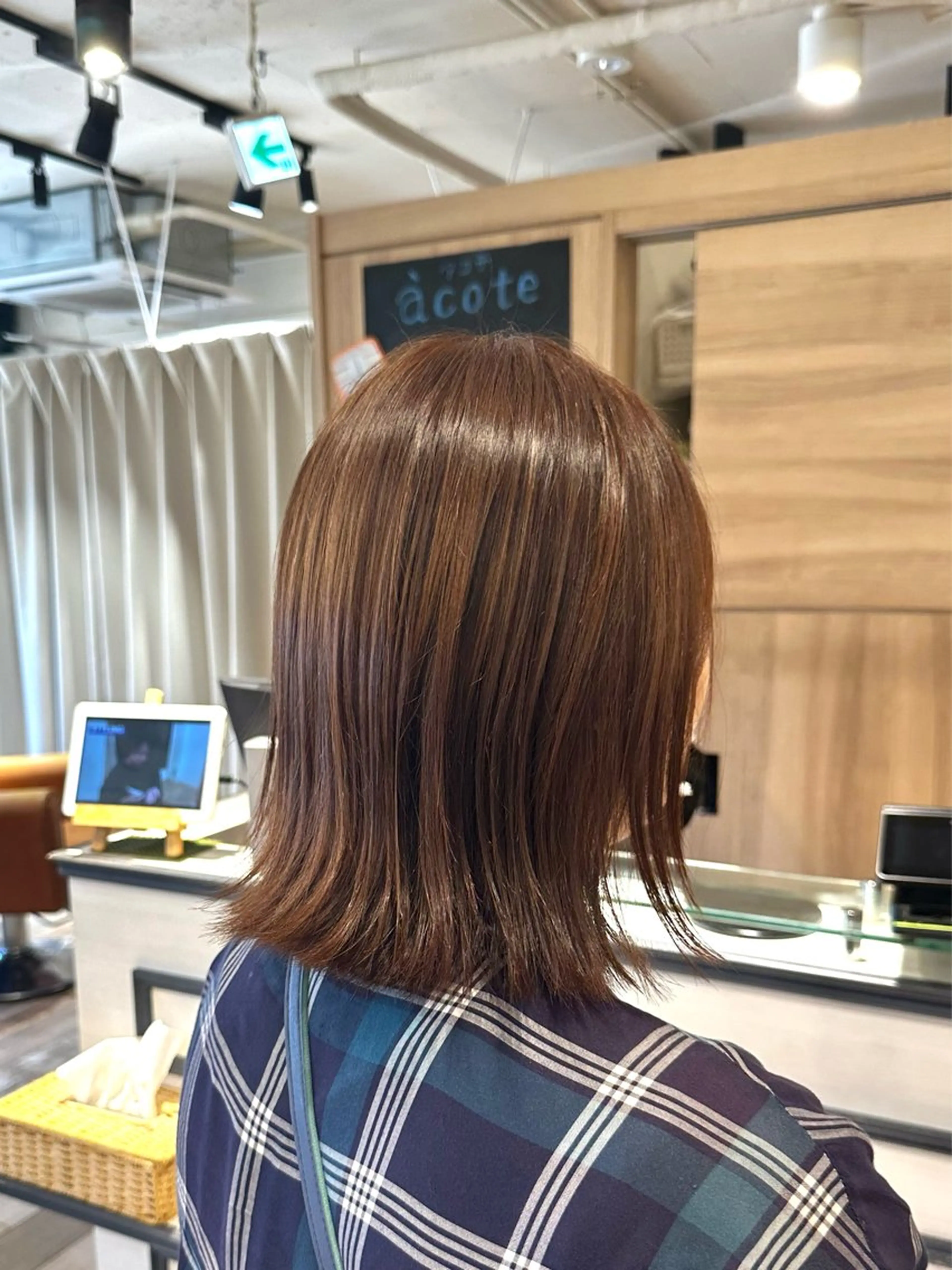 ミディアム カラー 岡本 葵のヘアスタイル