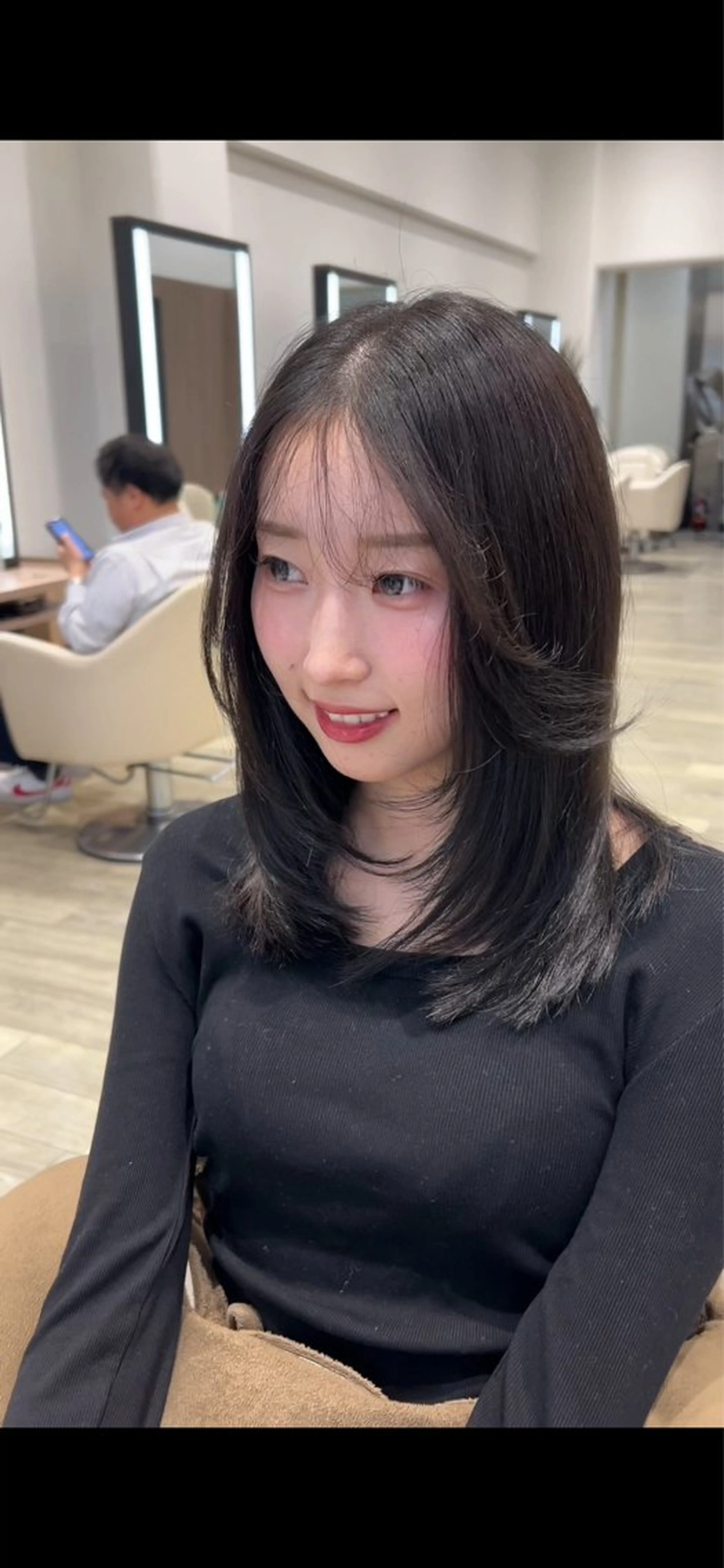 ミディアム 顔まわりレイヤー レイヤーカット 小顔カット 能登 彩穂のヘアスタイル