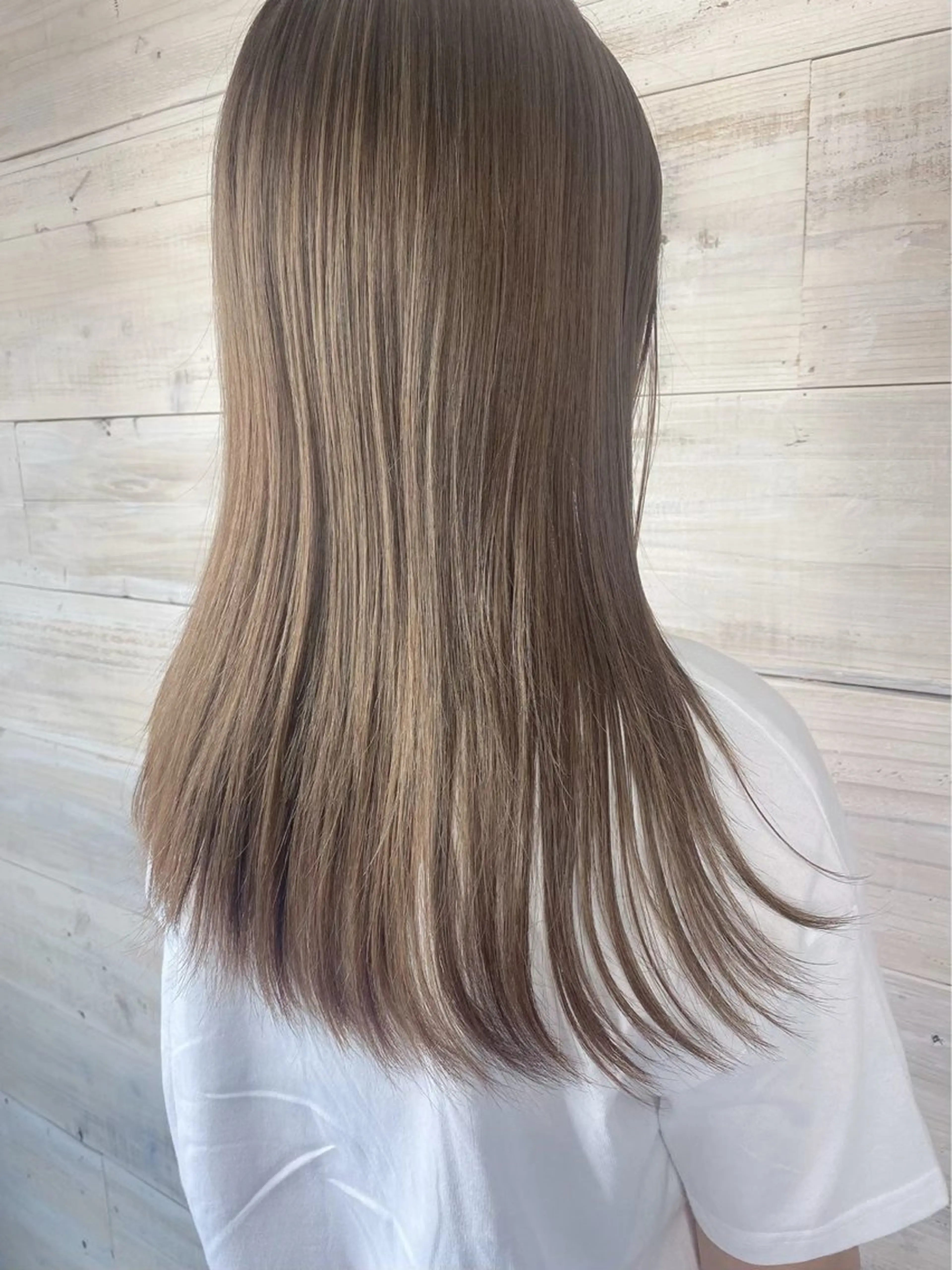 セミロング aere AVEDA大船店所属・🦋艶カラー陽菜 🦋のヘアスタイル