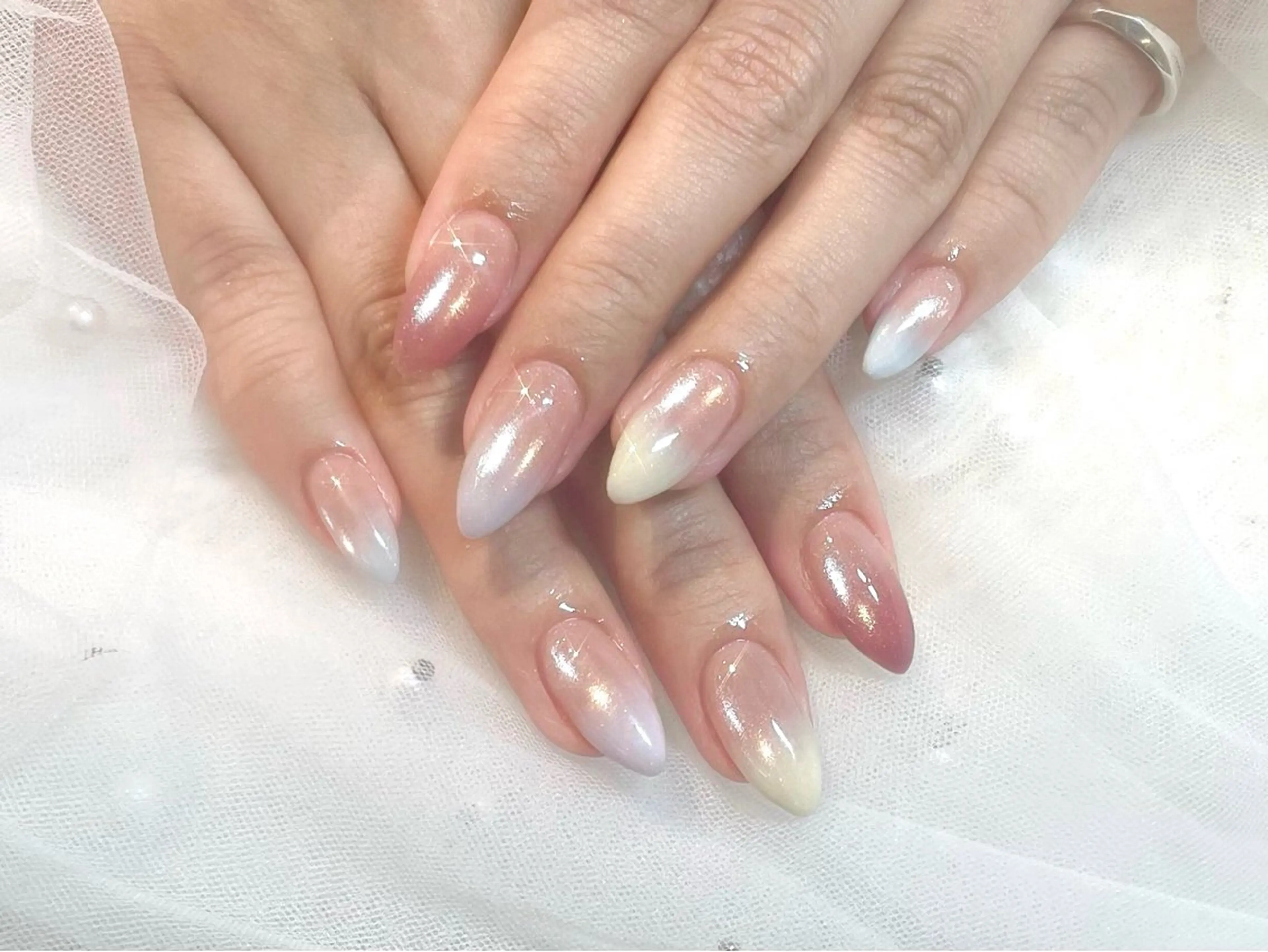 ネイル ジェルネイル グラデーション マグネットネイル パステルネイル 春ネイル ハンドネイル ANDY💫 KANONのネイルデザイン