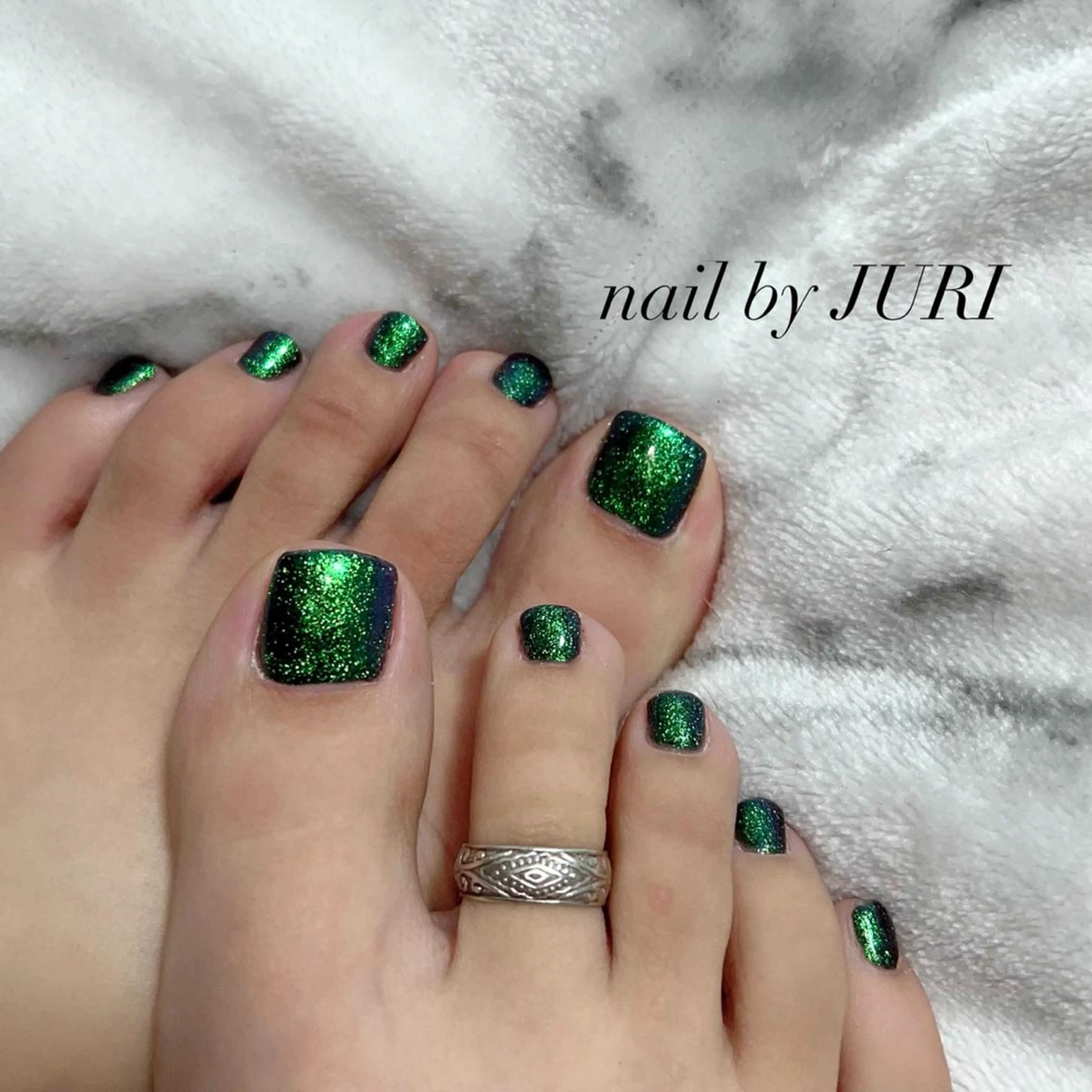 ネイル フットネイル フレンチネイル ジェルネイル ラメ(グリッター) ラメグラデーション NEO Beauty Salon所属・𝐍𝐄𝐎 𝐉𝐔𝐑𝐈のネイルデザイン