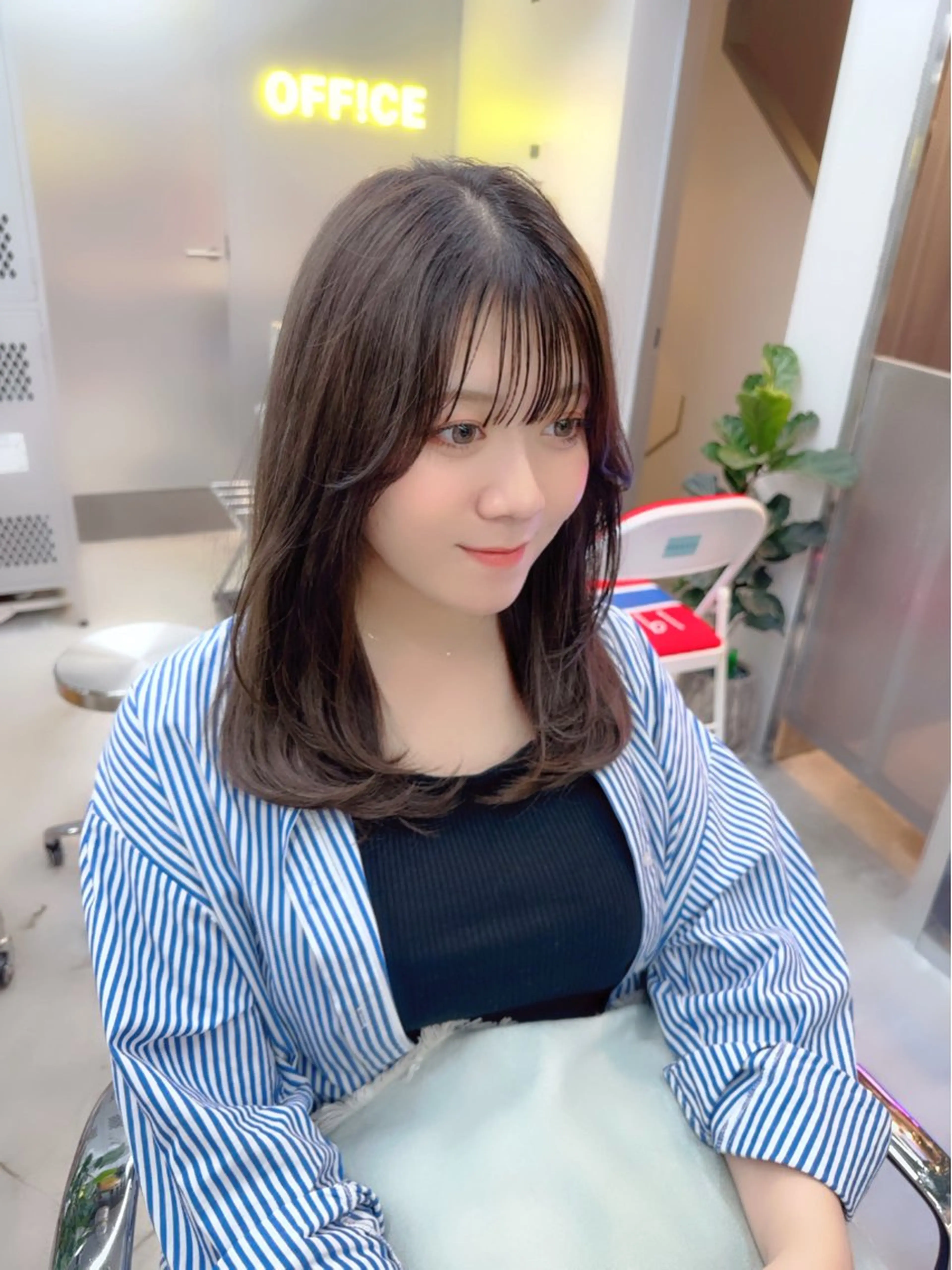 ミディアム カラー カット ヘアカラー トリートメント 岡野 静華のヘアスタイル