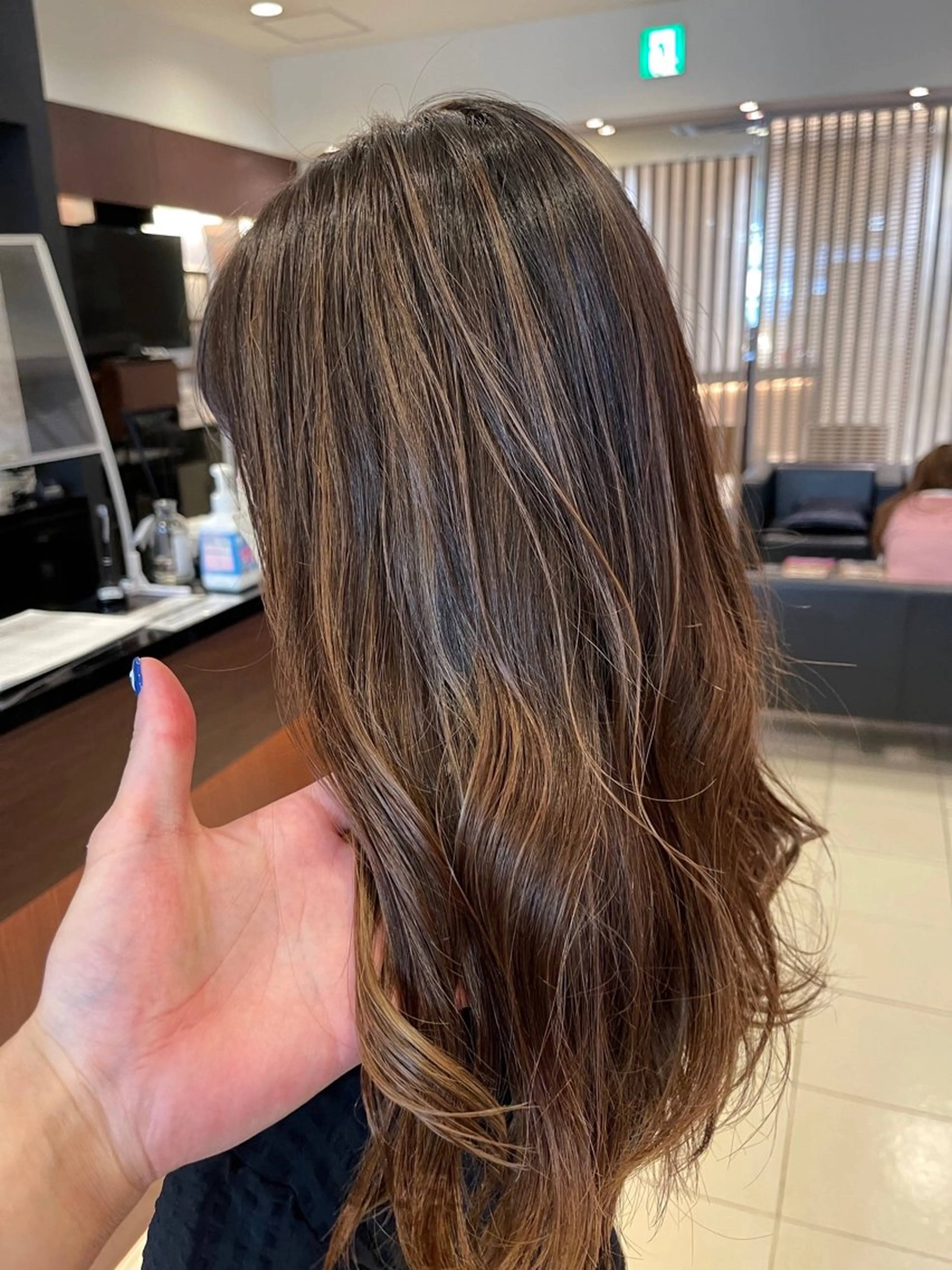 セミロング カラー ハイライトカラー ハイライト Kamie みかじりのヘアスタイル