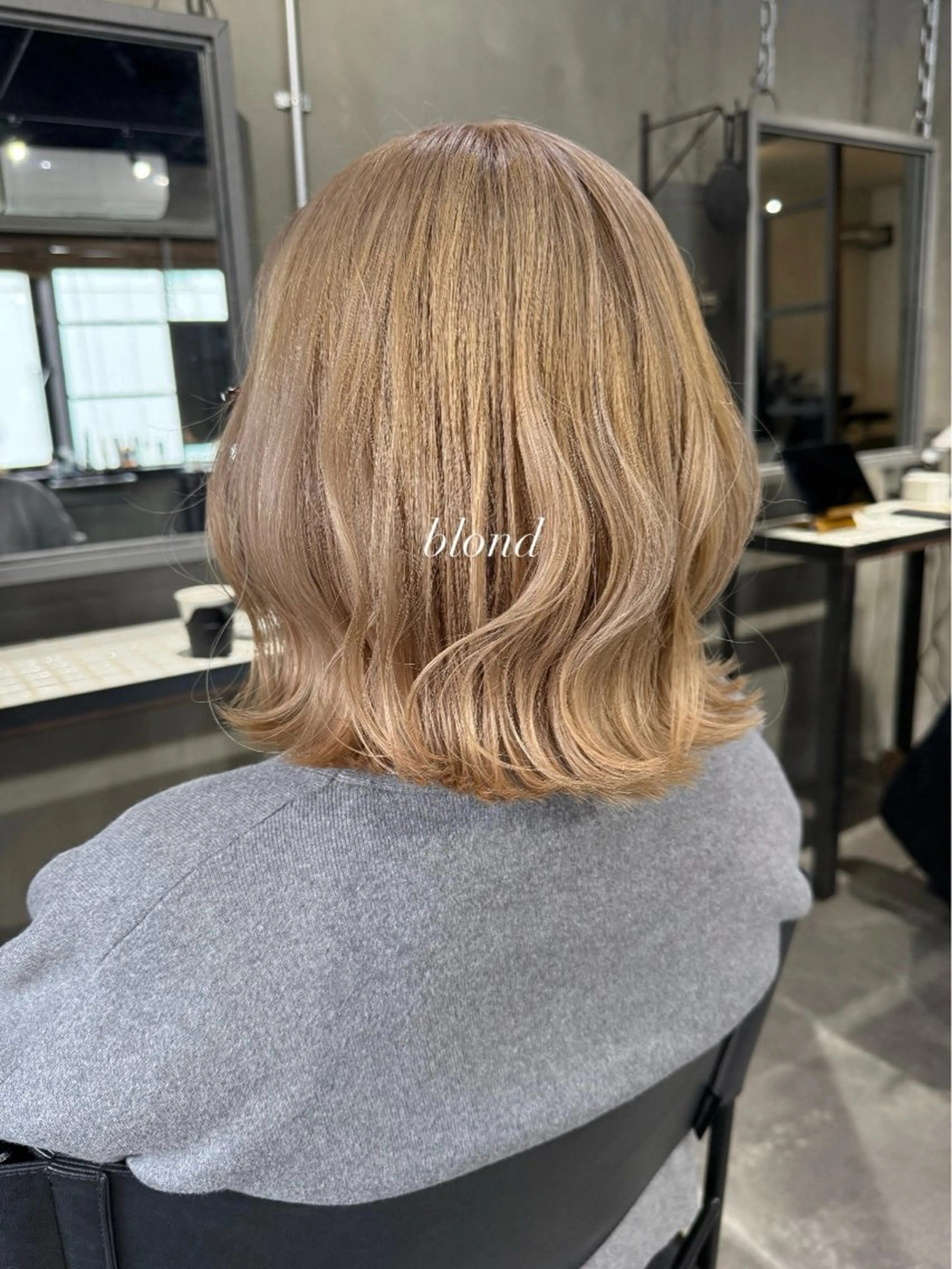 ショート カラー ブロンド ボブ カット ヘアカラー トリートメント LeAng所属・佐伯 桃のヘアスタイル