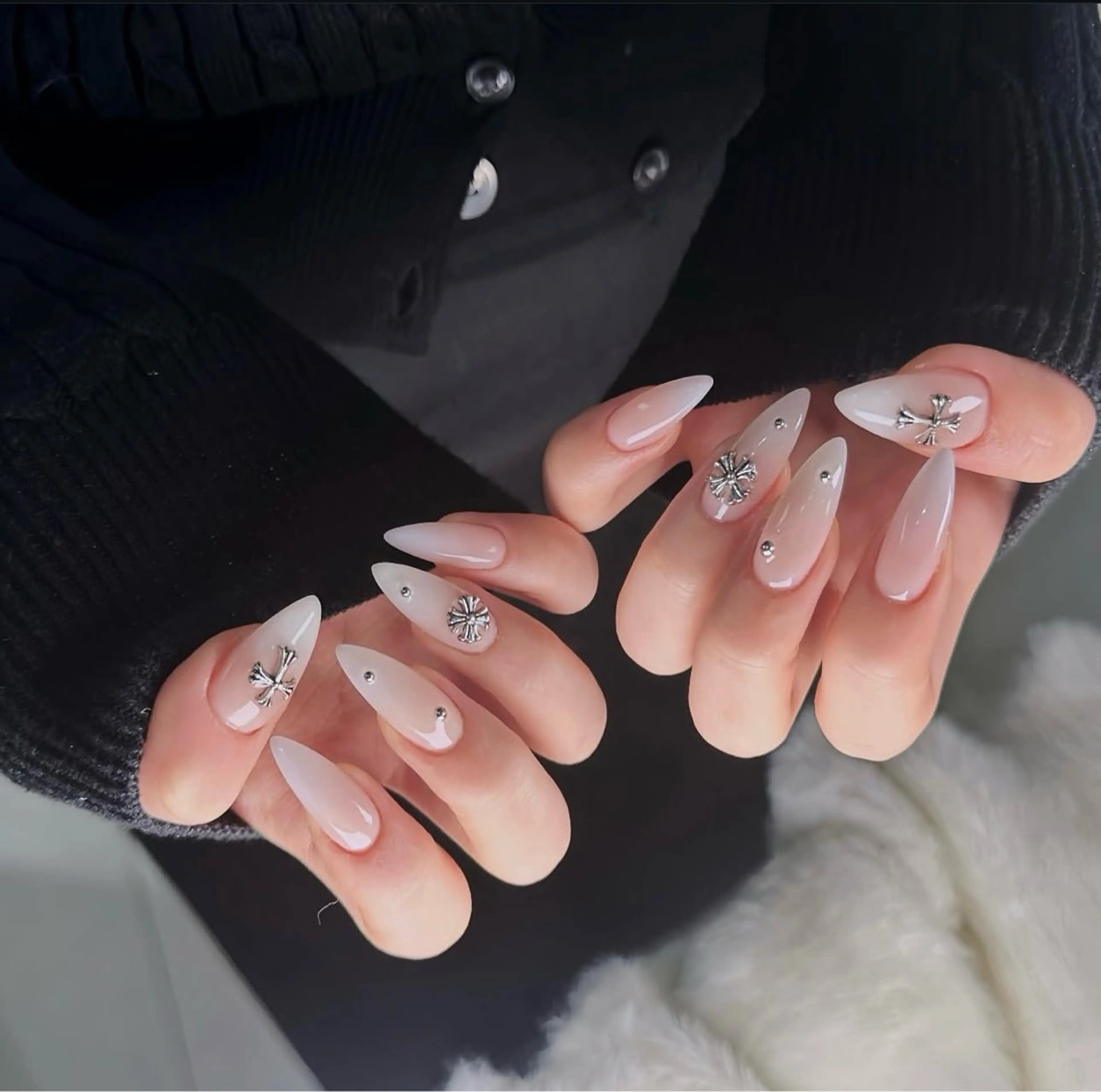 ネイル ROSIE LEEのネイルデザイン