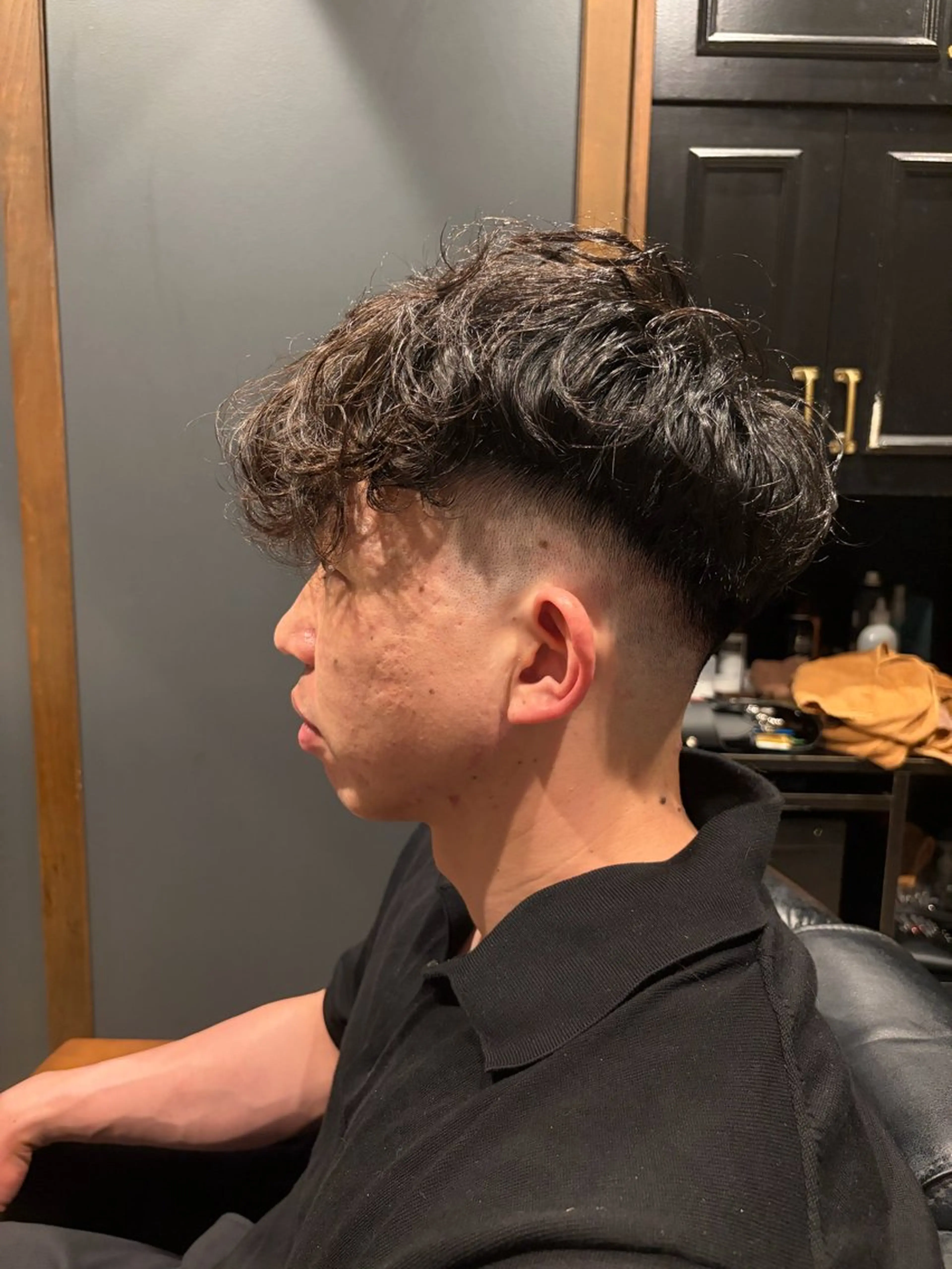 ショート パーマ メンズ 徳道 怜のヘアスタイル