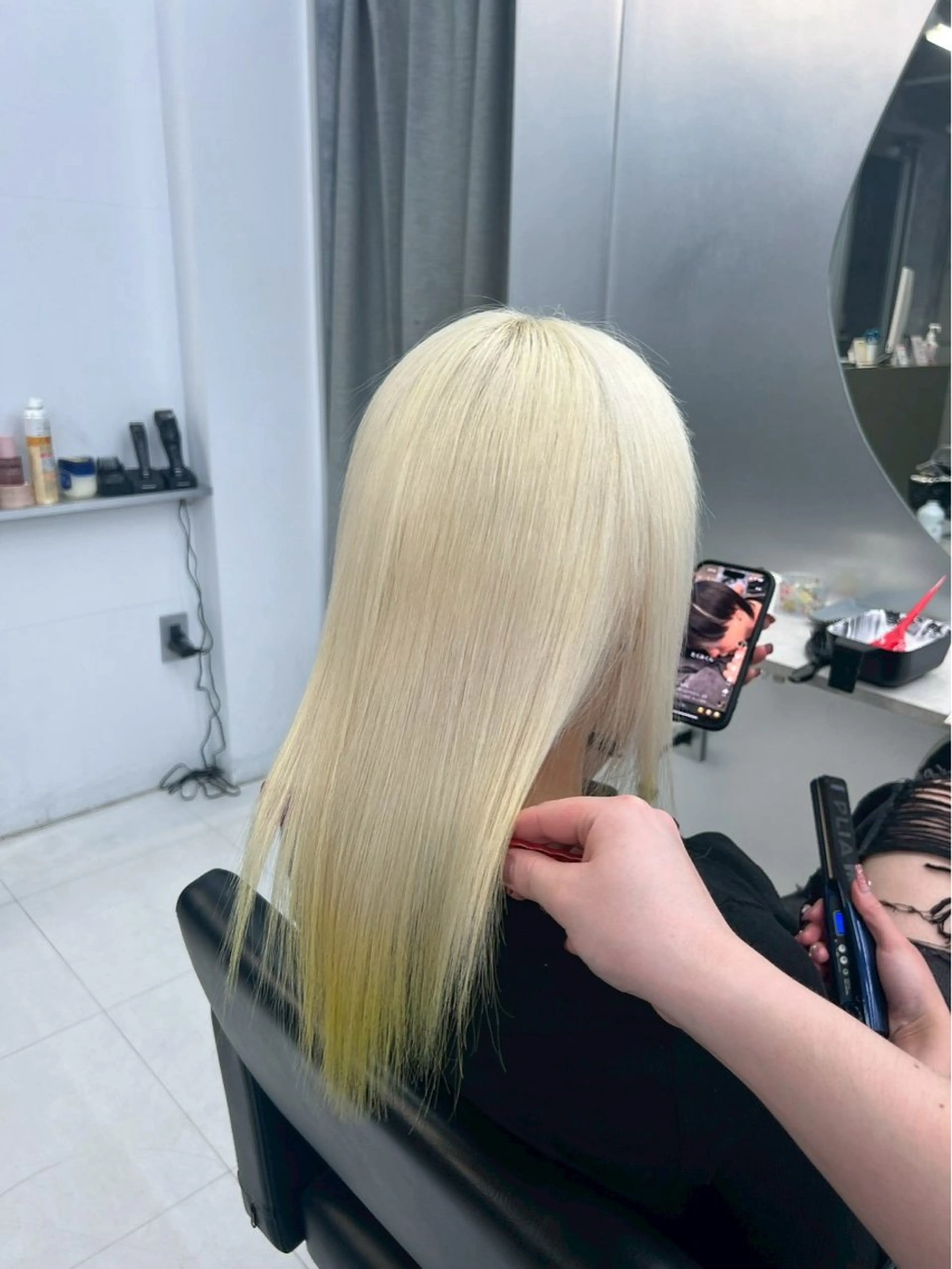 セミロング カラー 🌈推し活ハイトーン 💫荒川結星のヘアスタイル