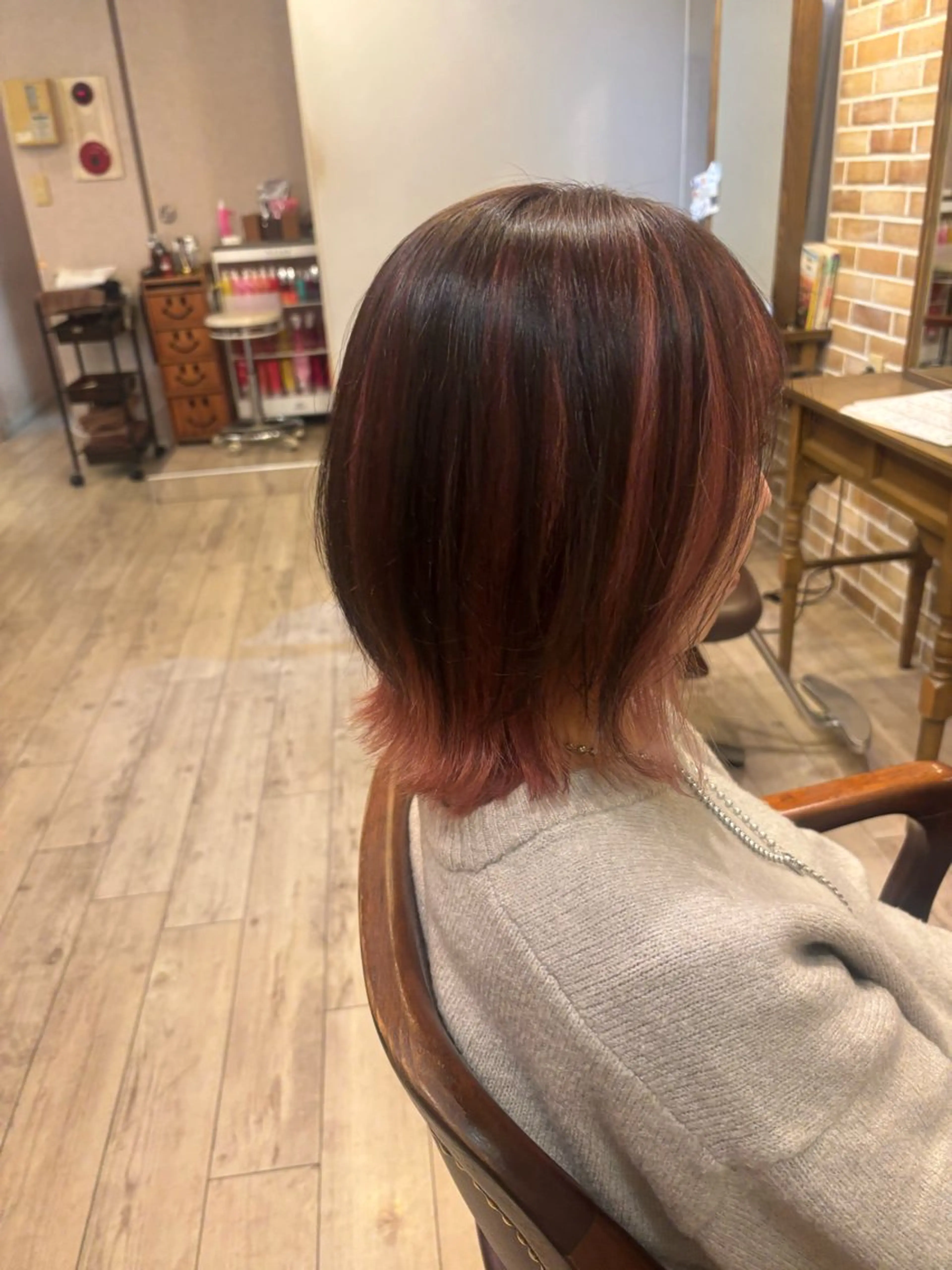 カラー ブリーチ 恩田 美波のヘアスタイル