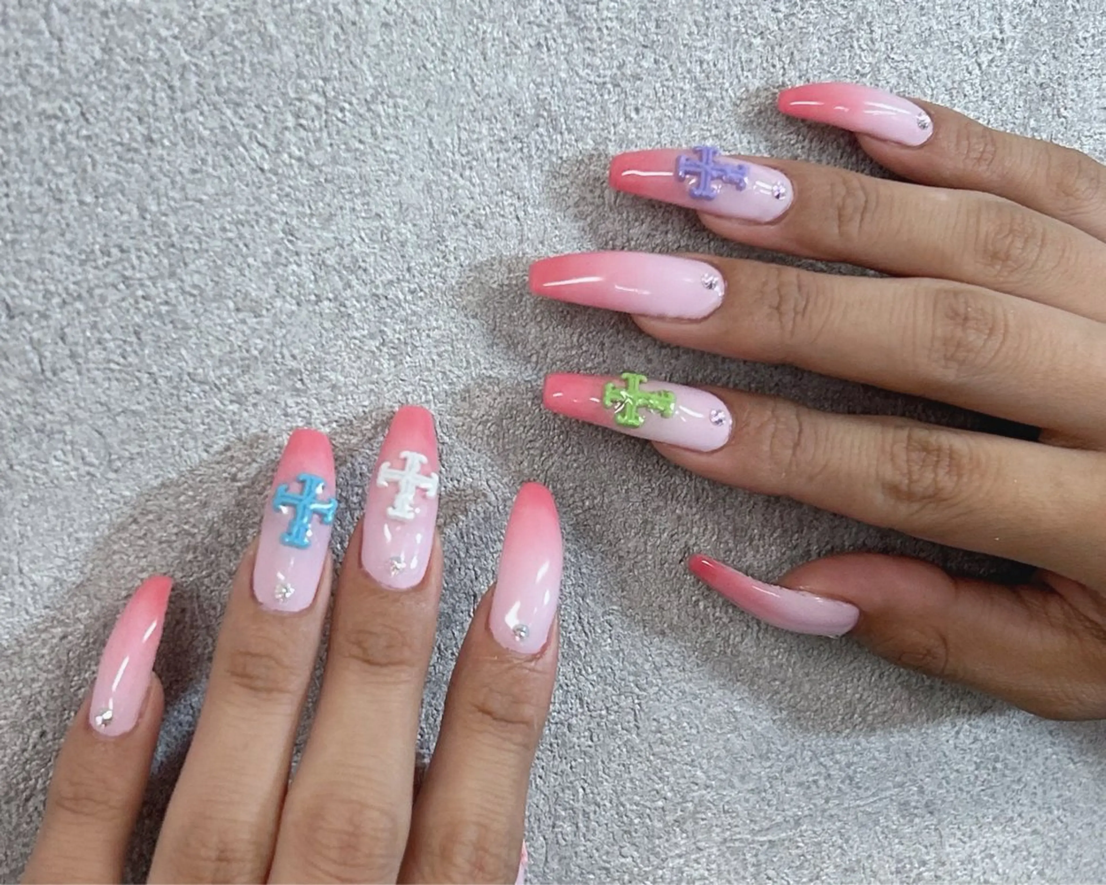 ネイル グラデーション ピンク ハンドネイル peTiT chikaのネイルデザイン