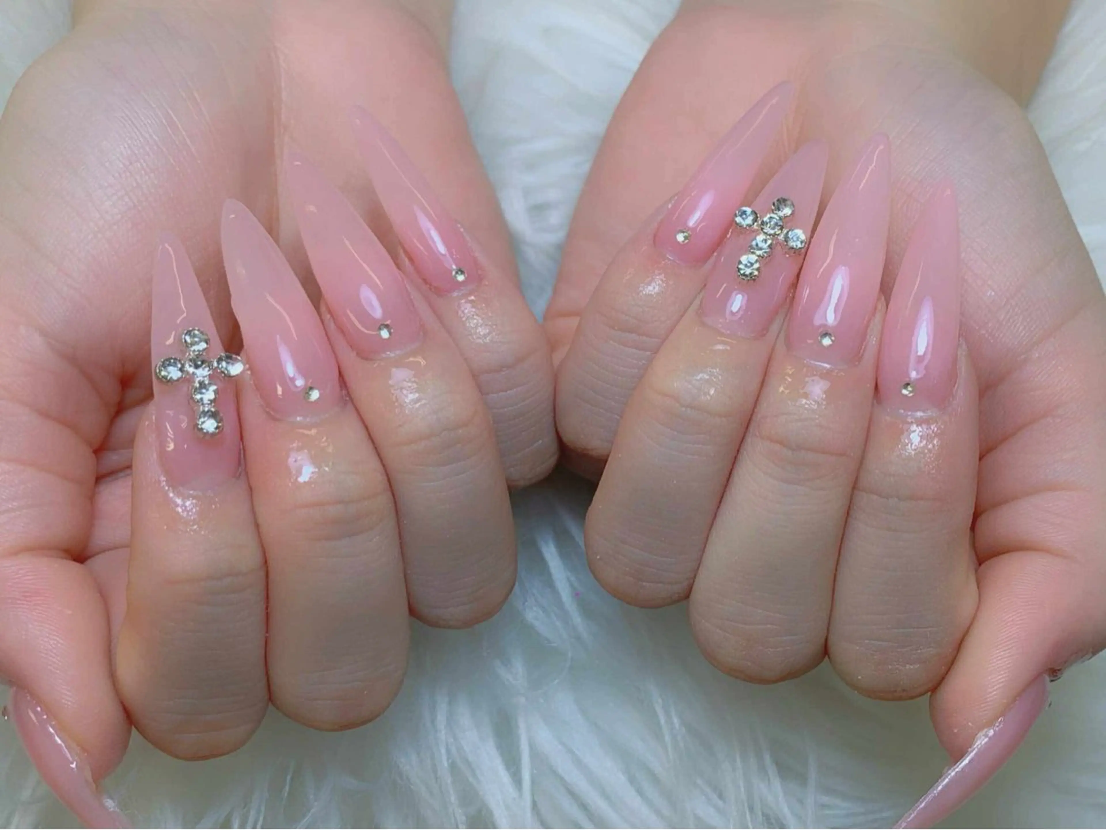 ネイル チークネイル 長さ出し フレンチネイル ジェルネイル ガラスフレンチ ハンドネイル anh nail anne🤍のネイルデザイン