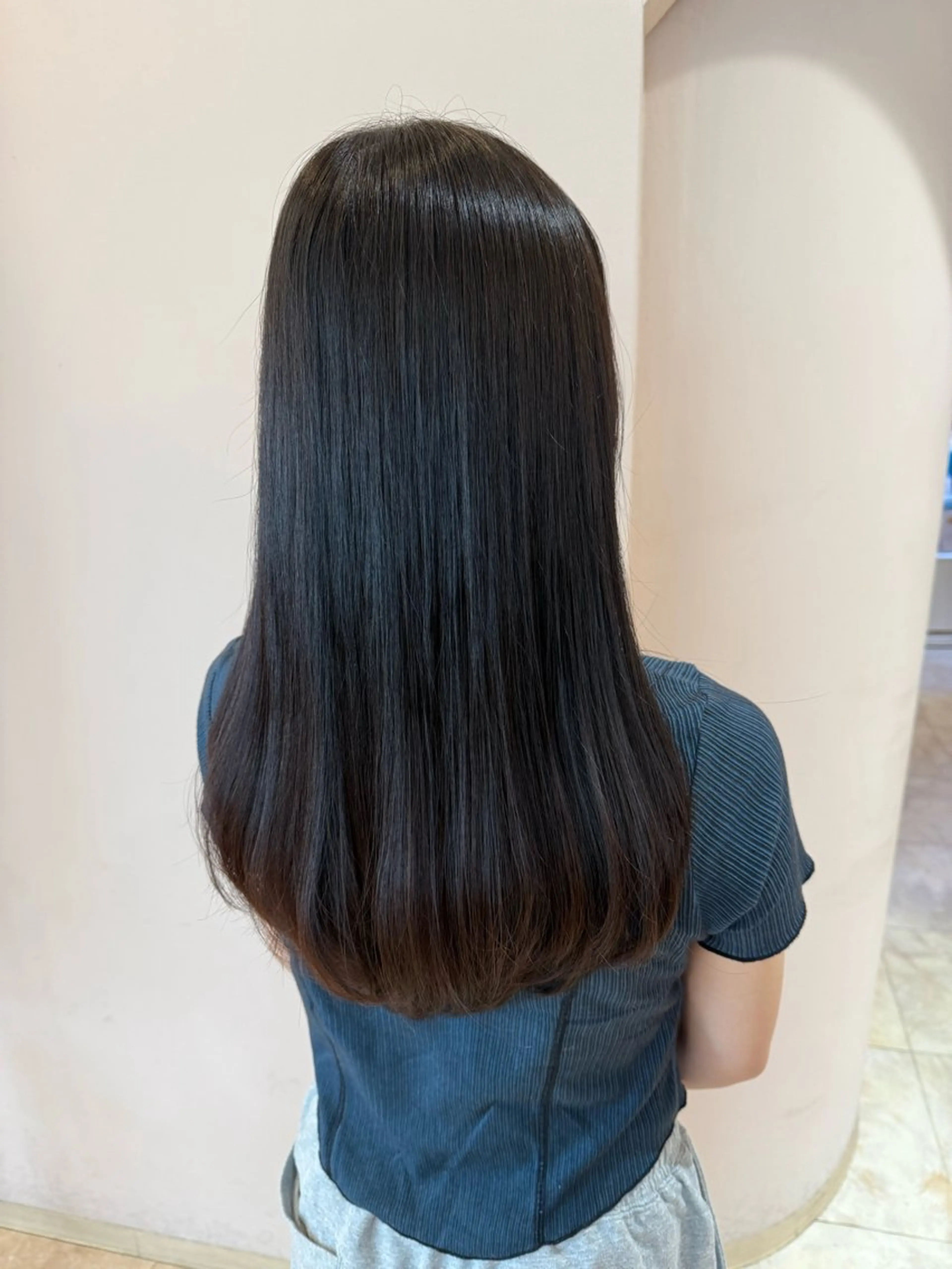 ロング レイヤーカット カット 鈴木 二依奈のヘアスタイル