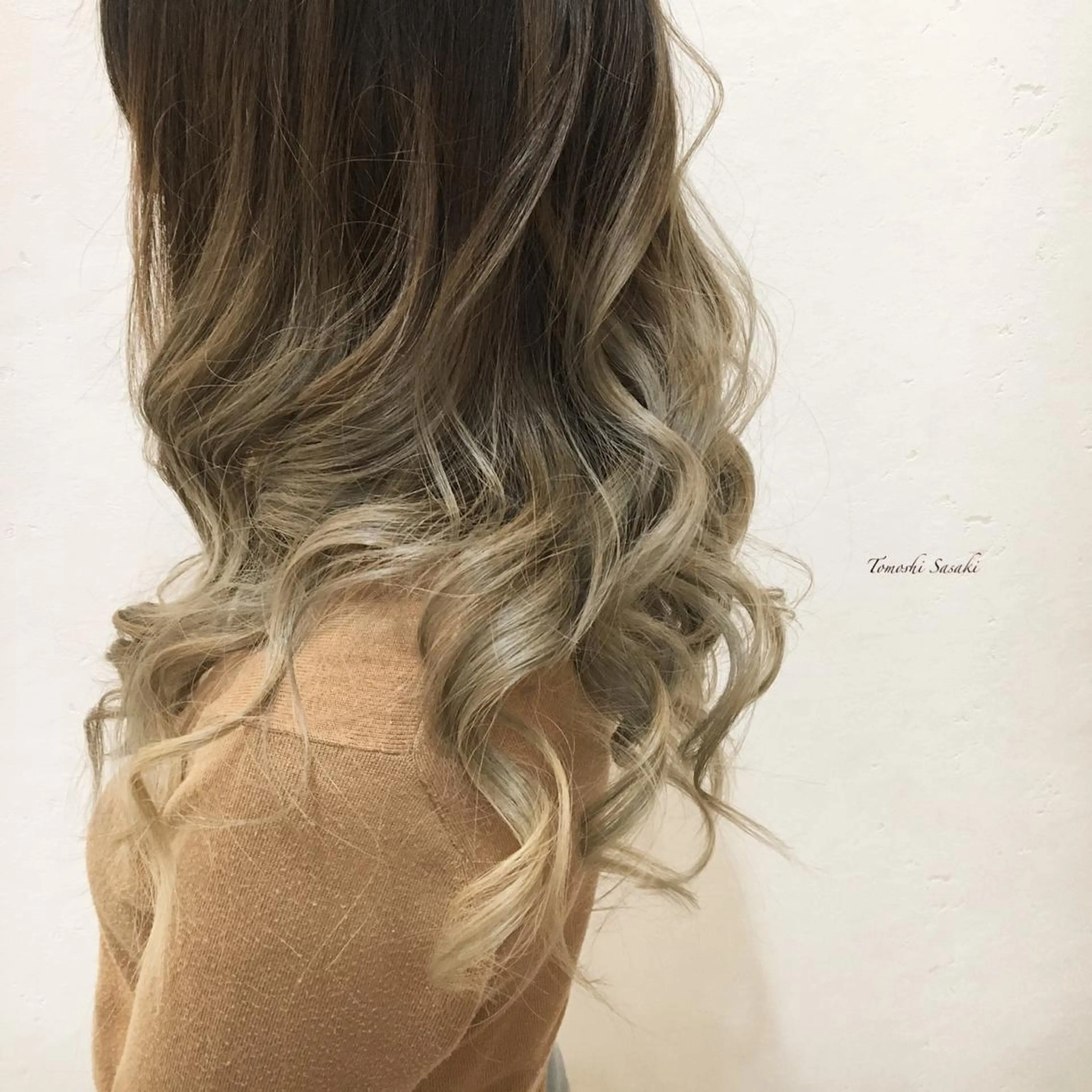 カラー グラデーションカラー ササキ トモシのヘアスタイル