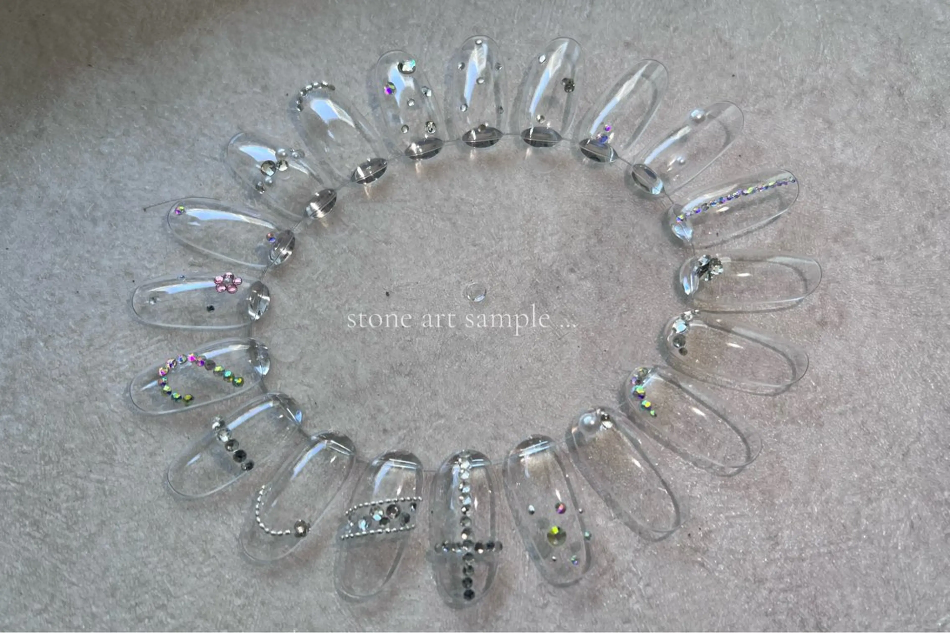 オフなし☆シンプルストーンアート2本付き♪の写真